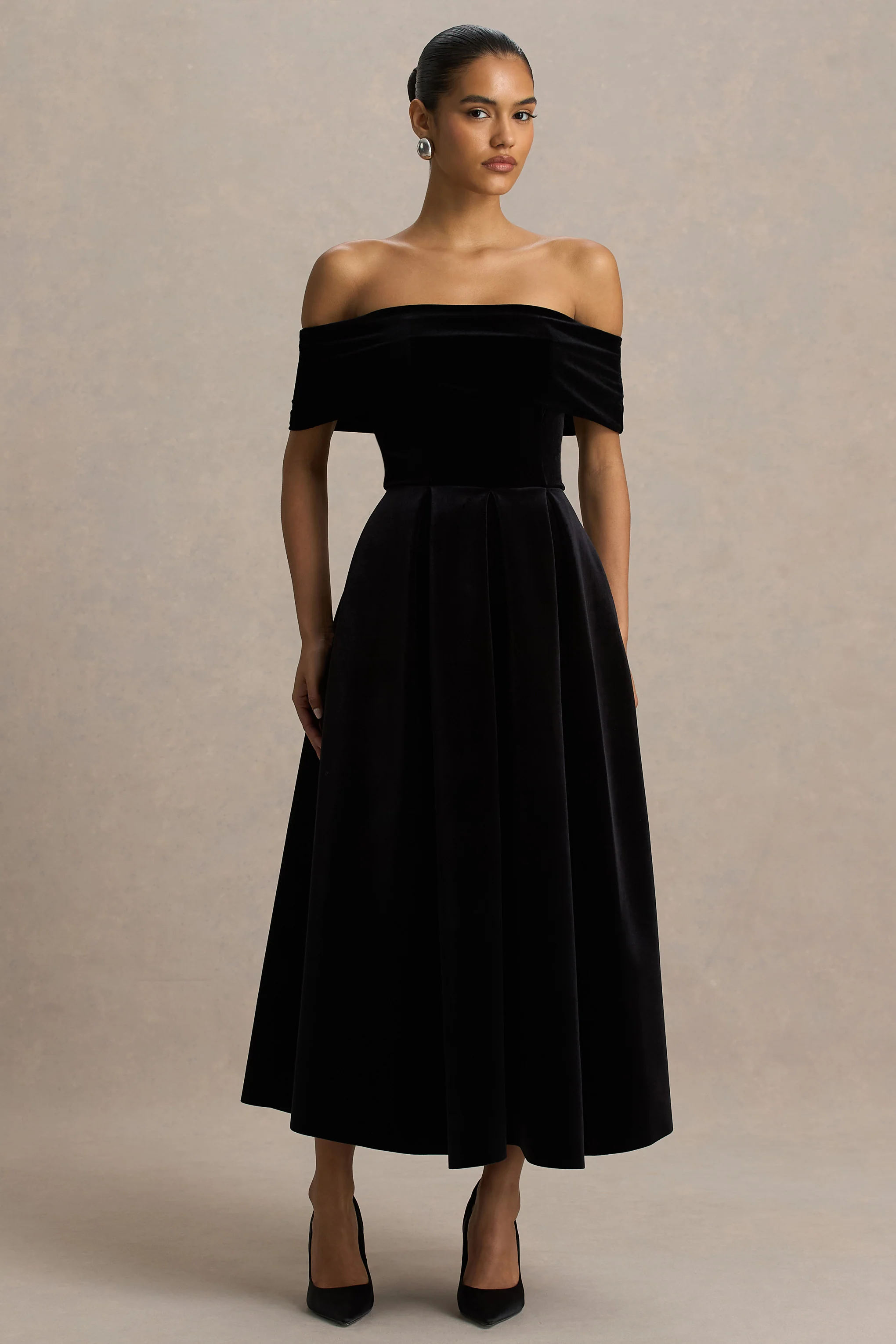 Ablaze | Zwarte Fluwelen Bardot Hals Maxi Jurk
