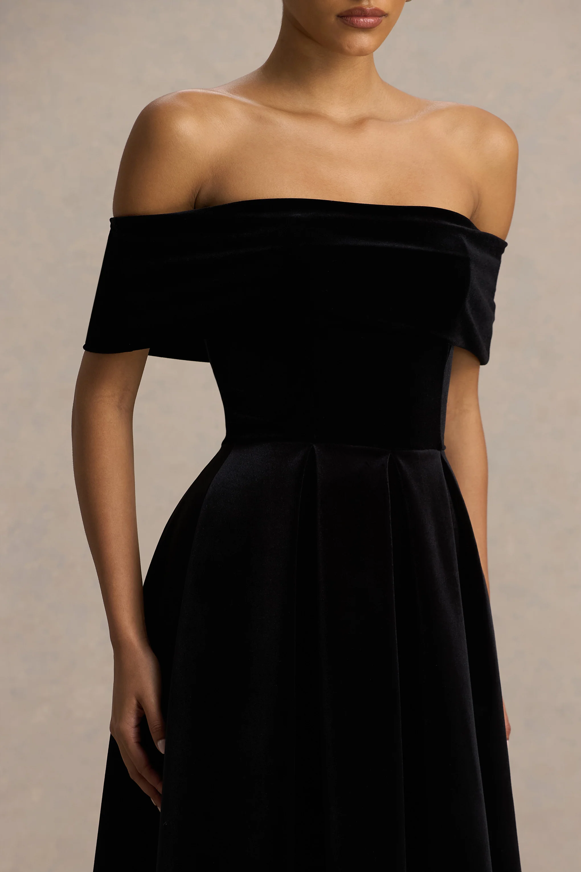 Ablaze | Zwarte Fluwelen Bardot Hals Maxi Jurk - Image 4