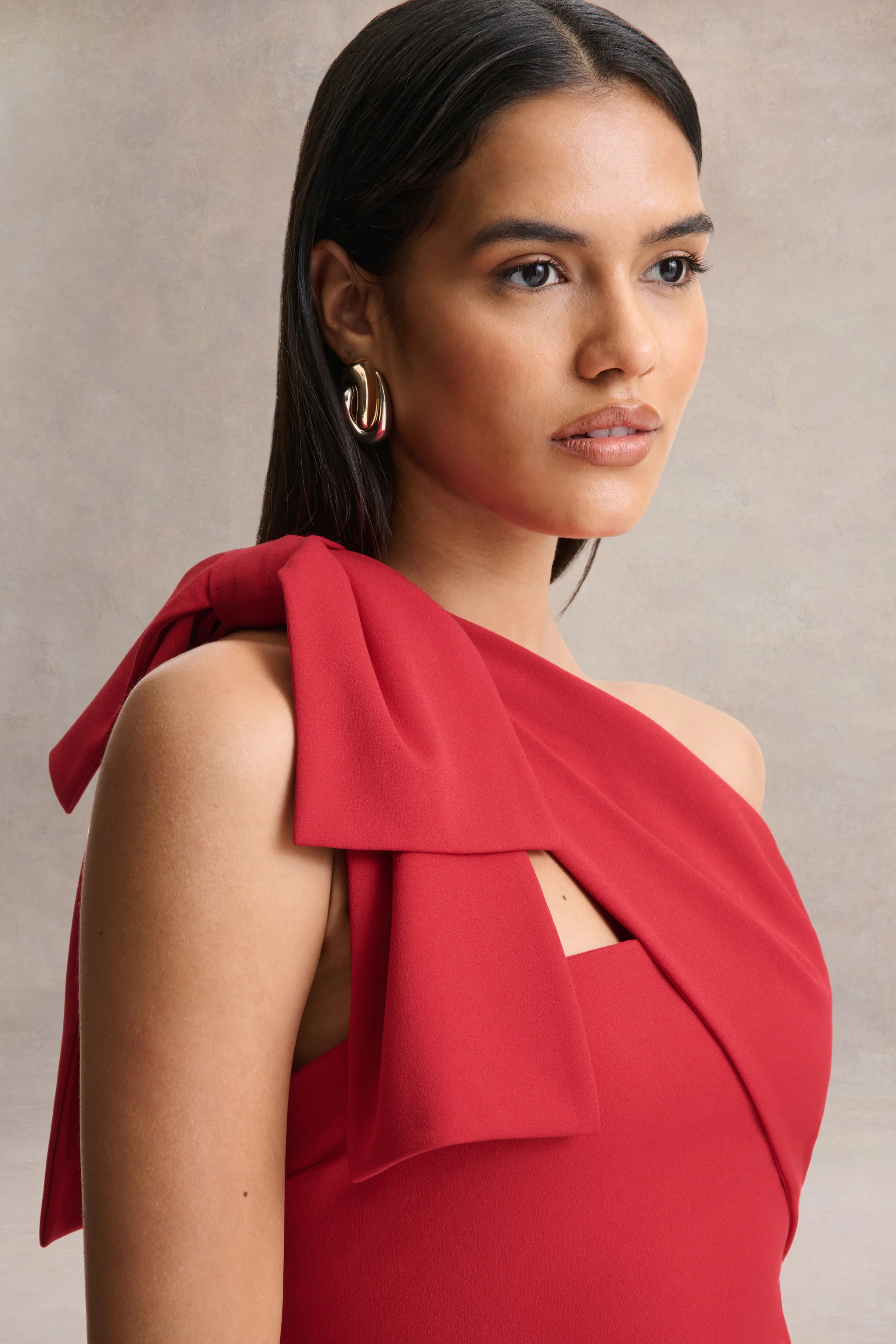 Adara | Rode Maxi Jurk met Asymmetrische Halslijn en Strikdetail - Image 6