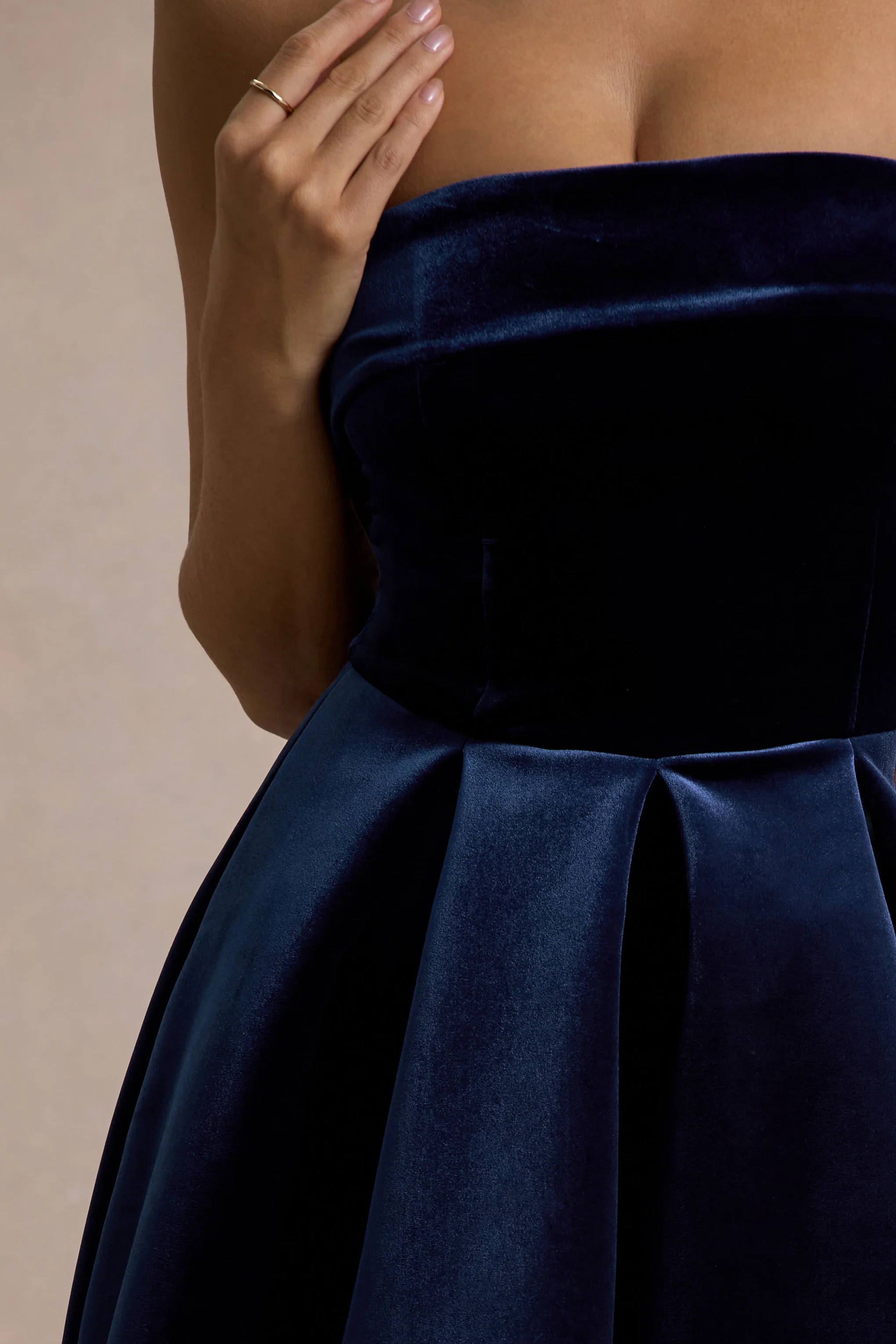Addina | Marineblauwe Velours Bandeau Skater Midi Jurk - Image 7