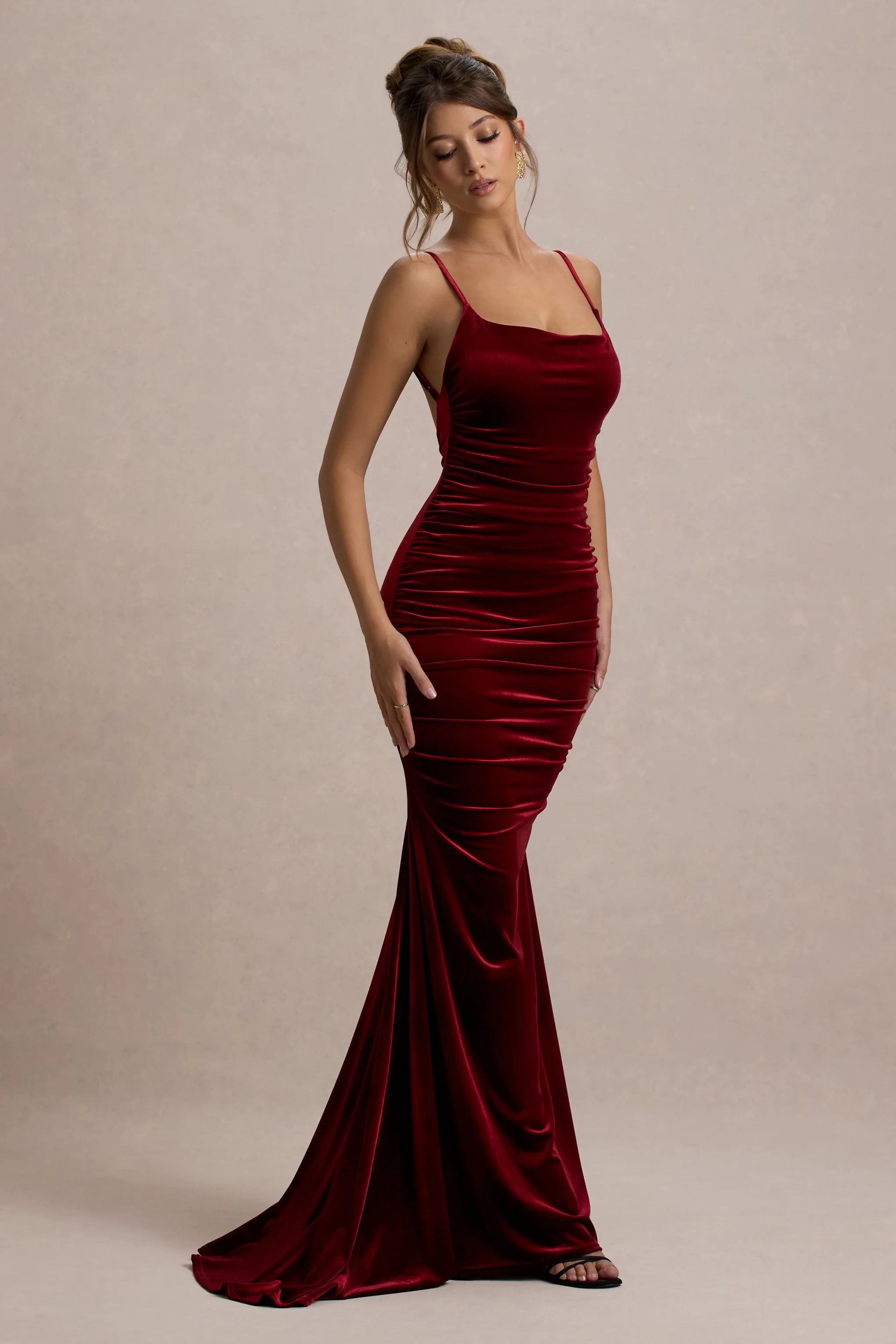 Adele | Bessenrode Velours Gerimpeld Fishtail Maxi Jurk Met Spaghettibandjes - Image 4