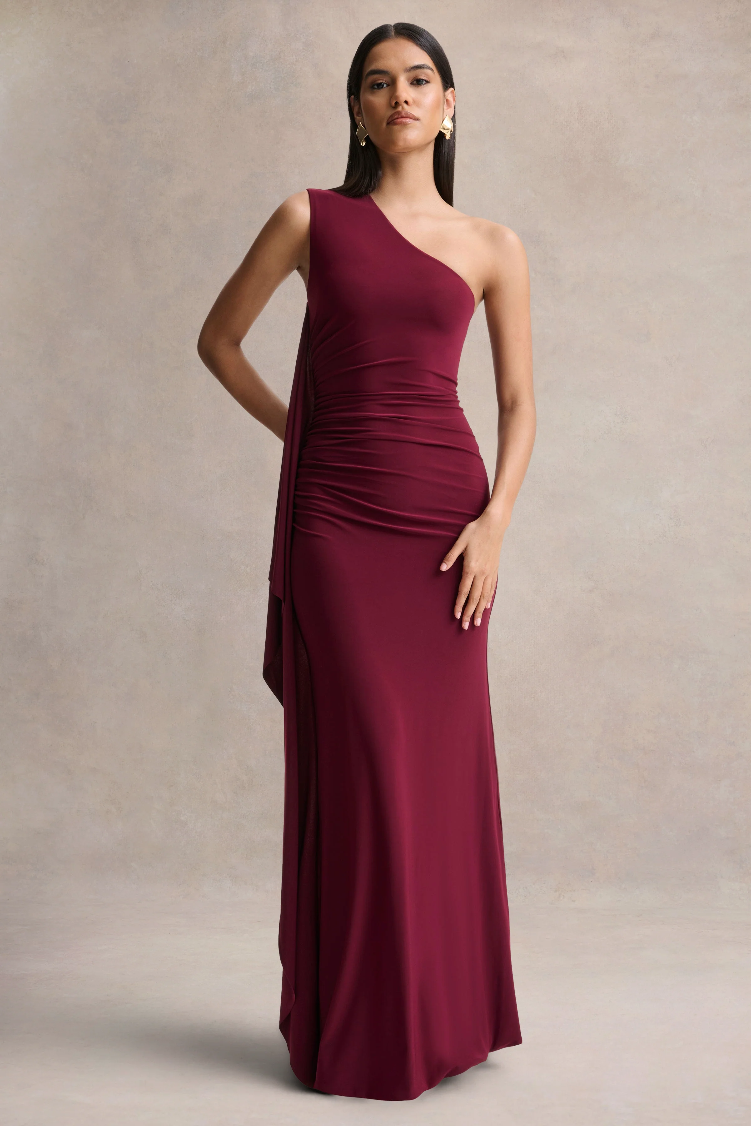Adelina | Bordeaux Maxi Jurk Met Blote Schouder En Drapering