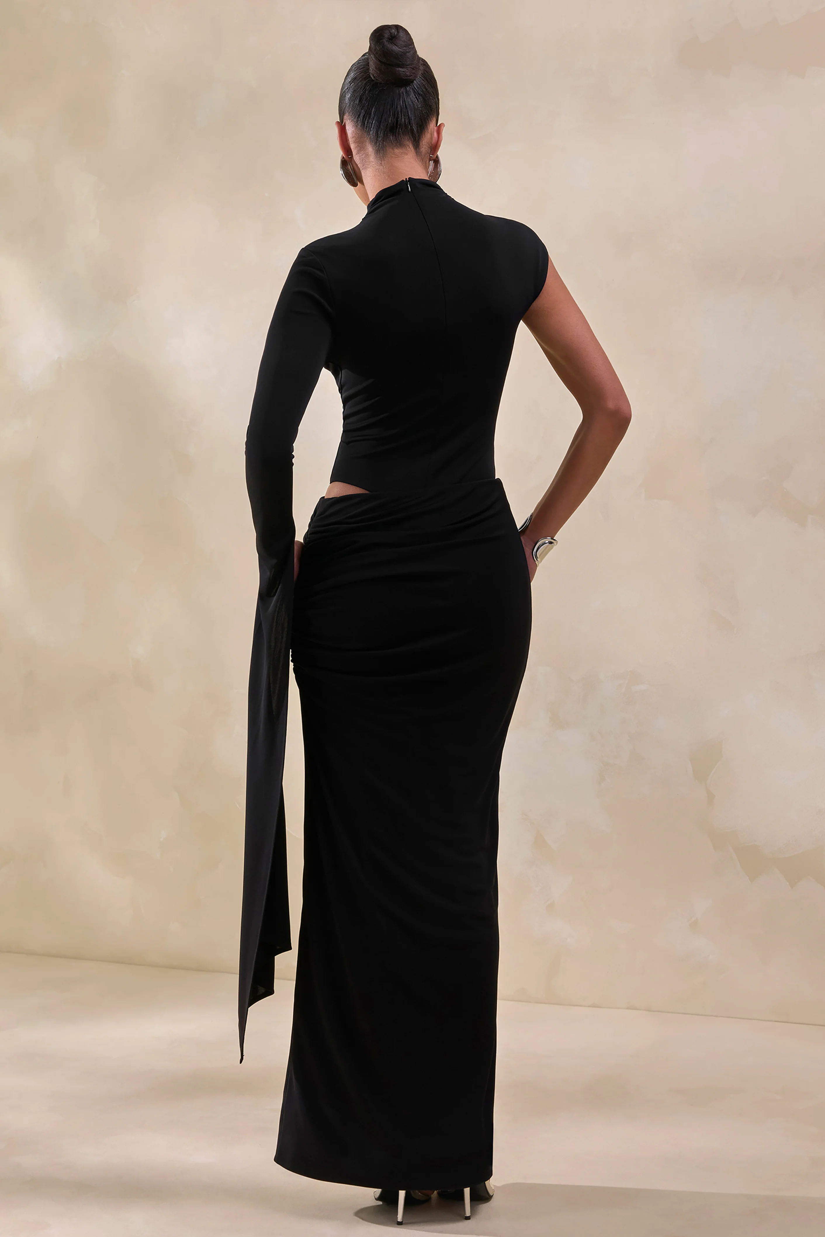 Adessa | Zwart Gerimpelde Maxi Rok Met Asymmetrische Taille - Image 3