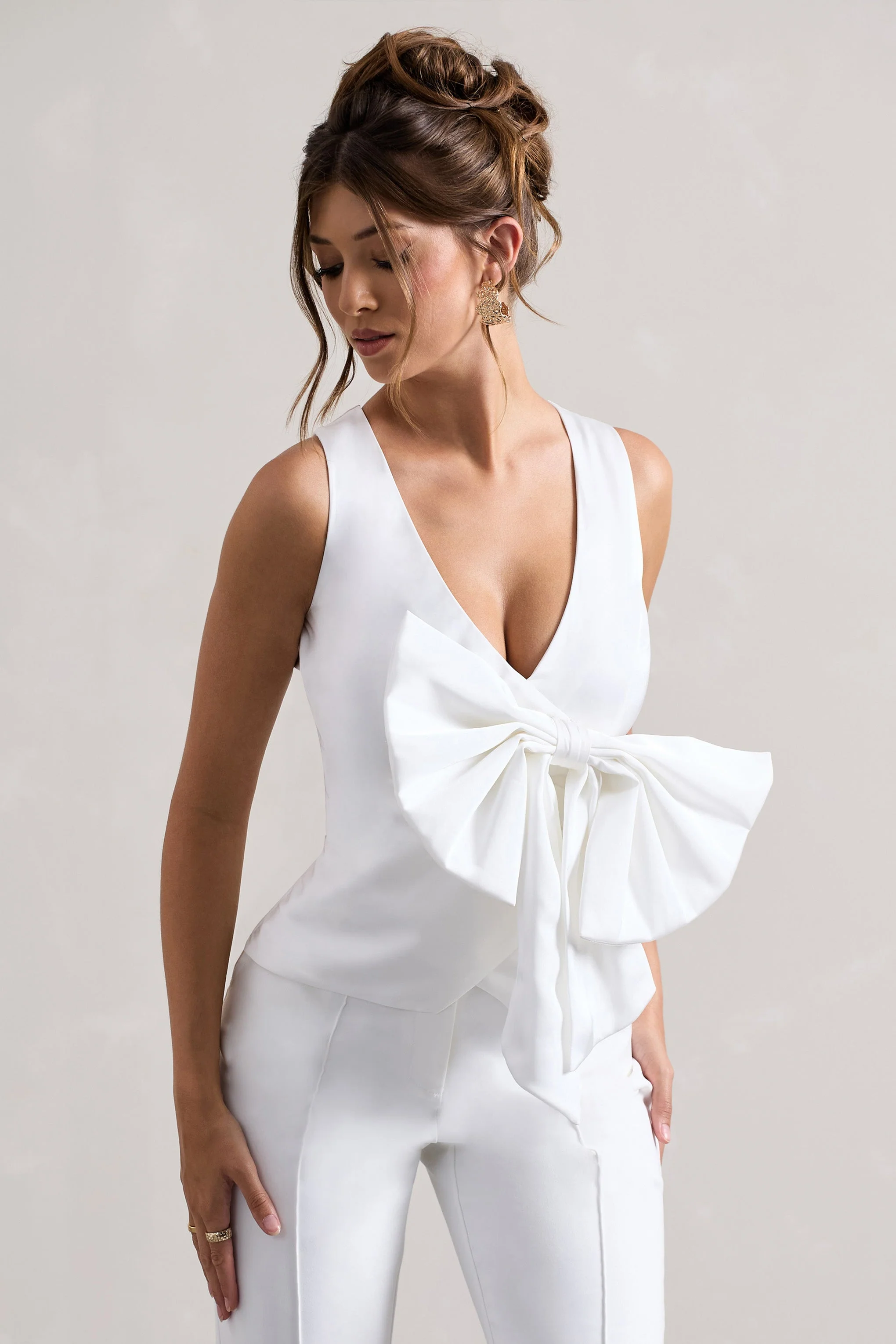 Adoration | Crème Satijnen  Diepe V-Hals Top Met Strik Detail