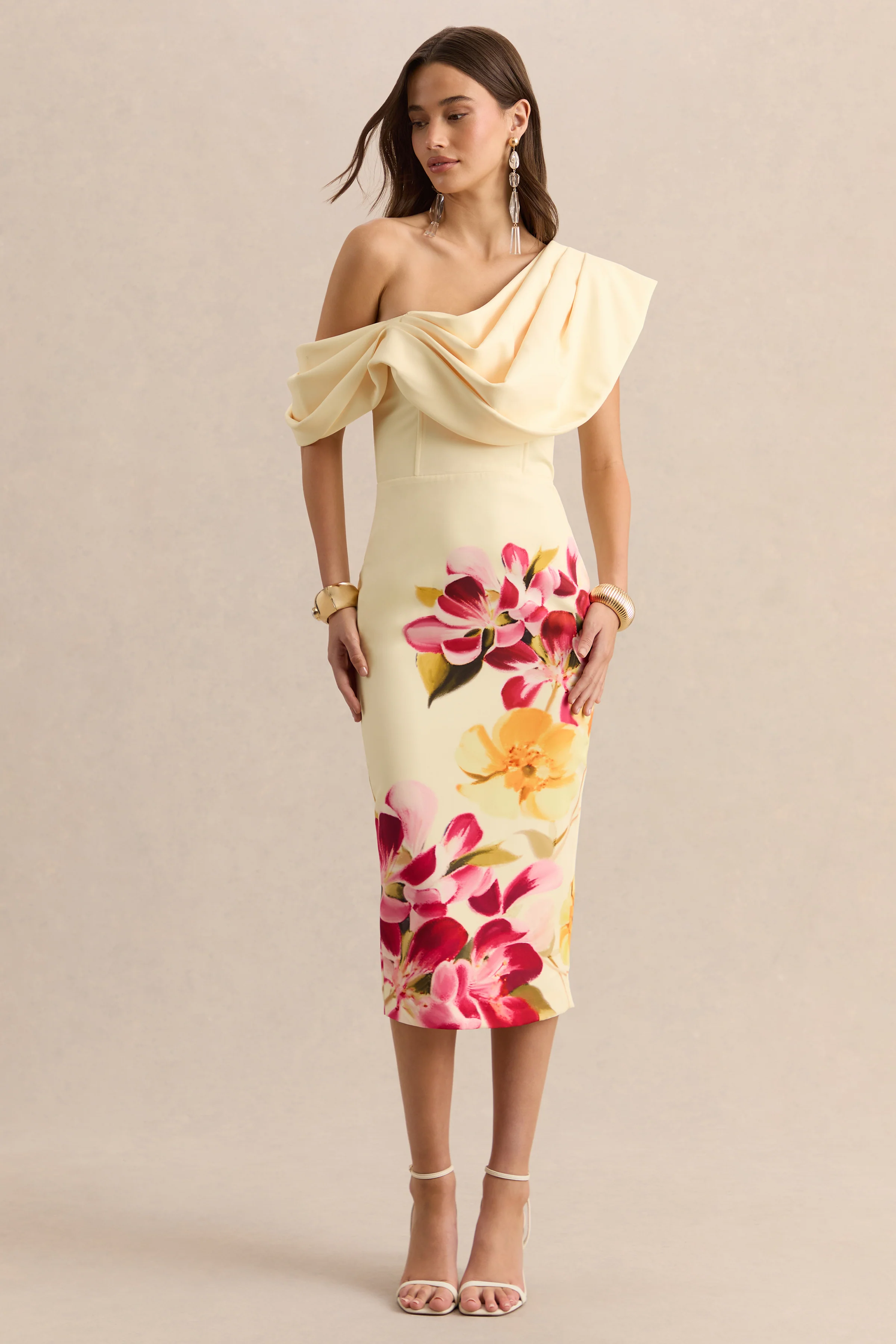 Adrina | Felroze & Citroengele Bloemenprint Draperende Midi Jurk Met Blote schouder - Image 4