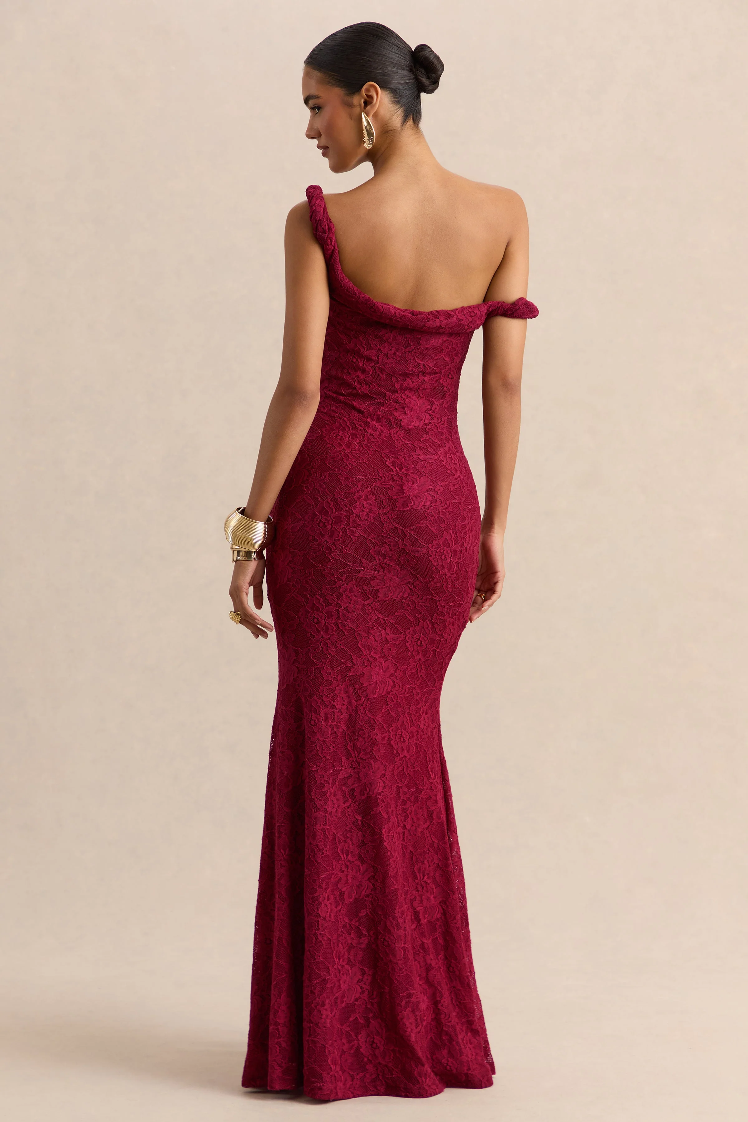 Afina | Bordeaux Kanten Maxi Jurk Met Asymmetrische Hals - Image 2