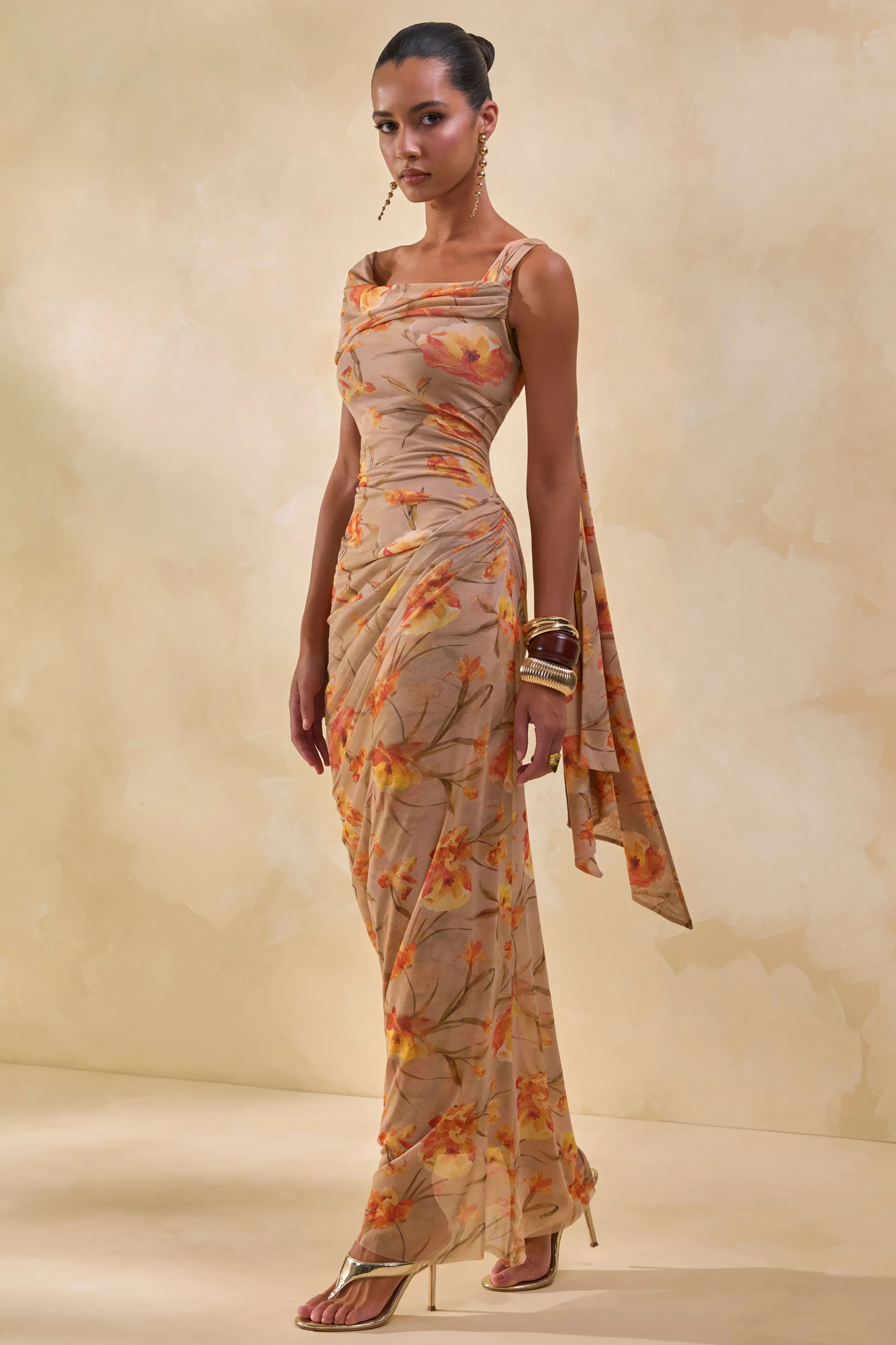 Afton | Oranje Bloemenprint Mesh  Maxi Jurk Met Asymmetrische Halslijn En Ceintuurdetail - Image 9