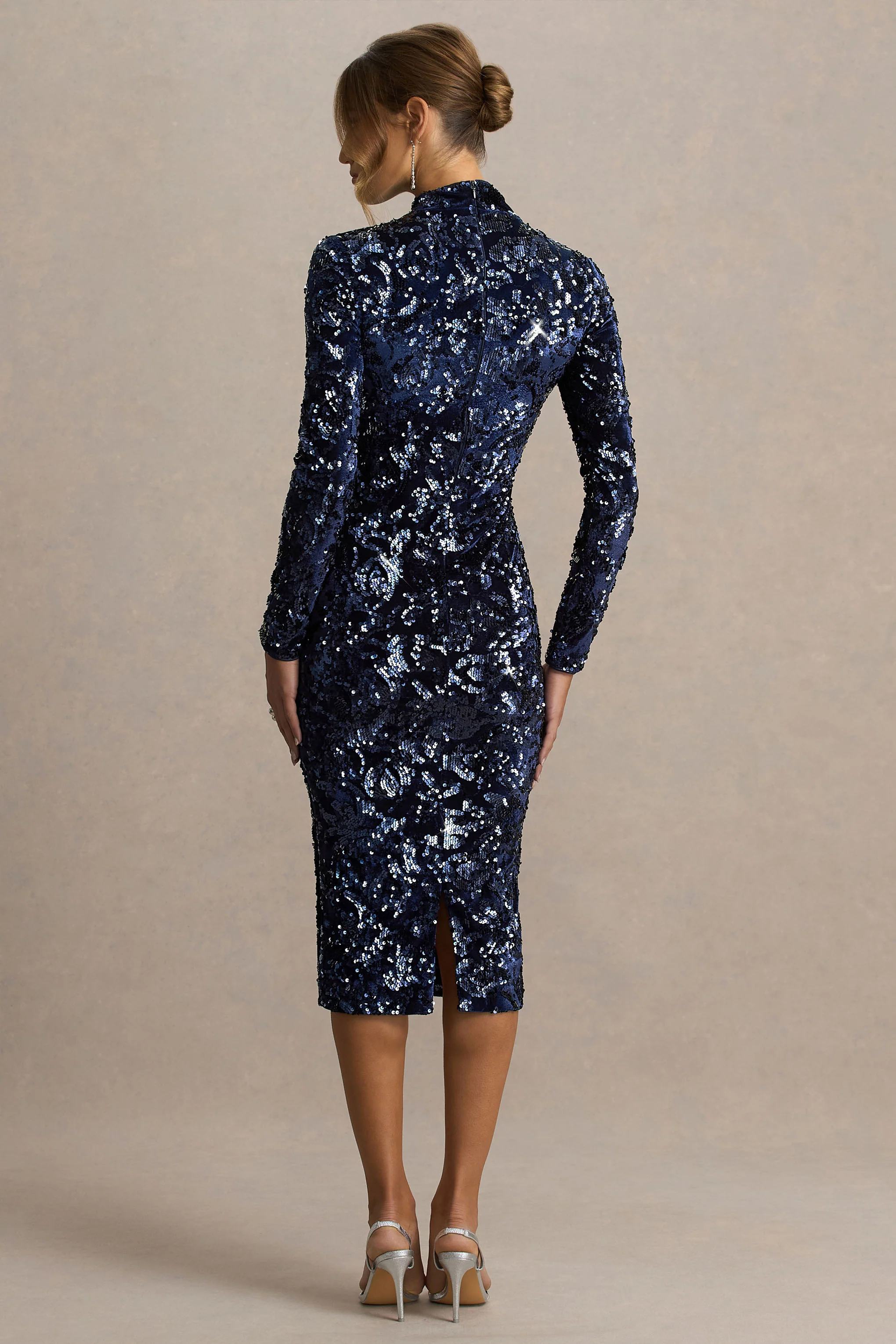 Alanita | Marineblauw Fluwelen Hogehals Midi Jurk Met Pailletten En Lange Mouwen - Image 2
