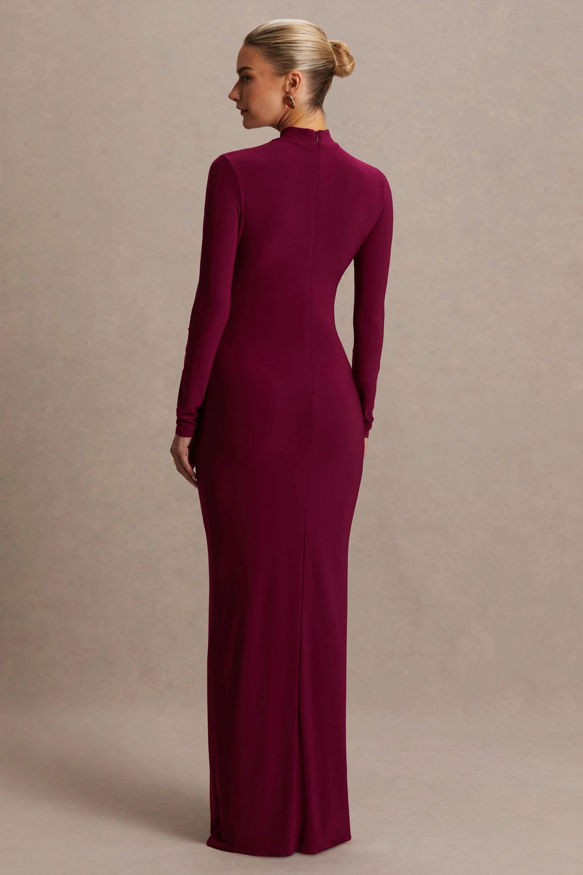 Alejandra | Bordeaux Zwangerschaps Maxi Jurk Met Lange Mouwen En Hoge Hals - Image 2