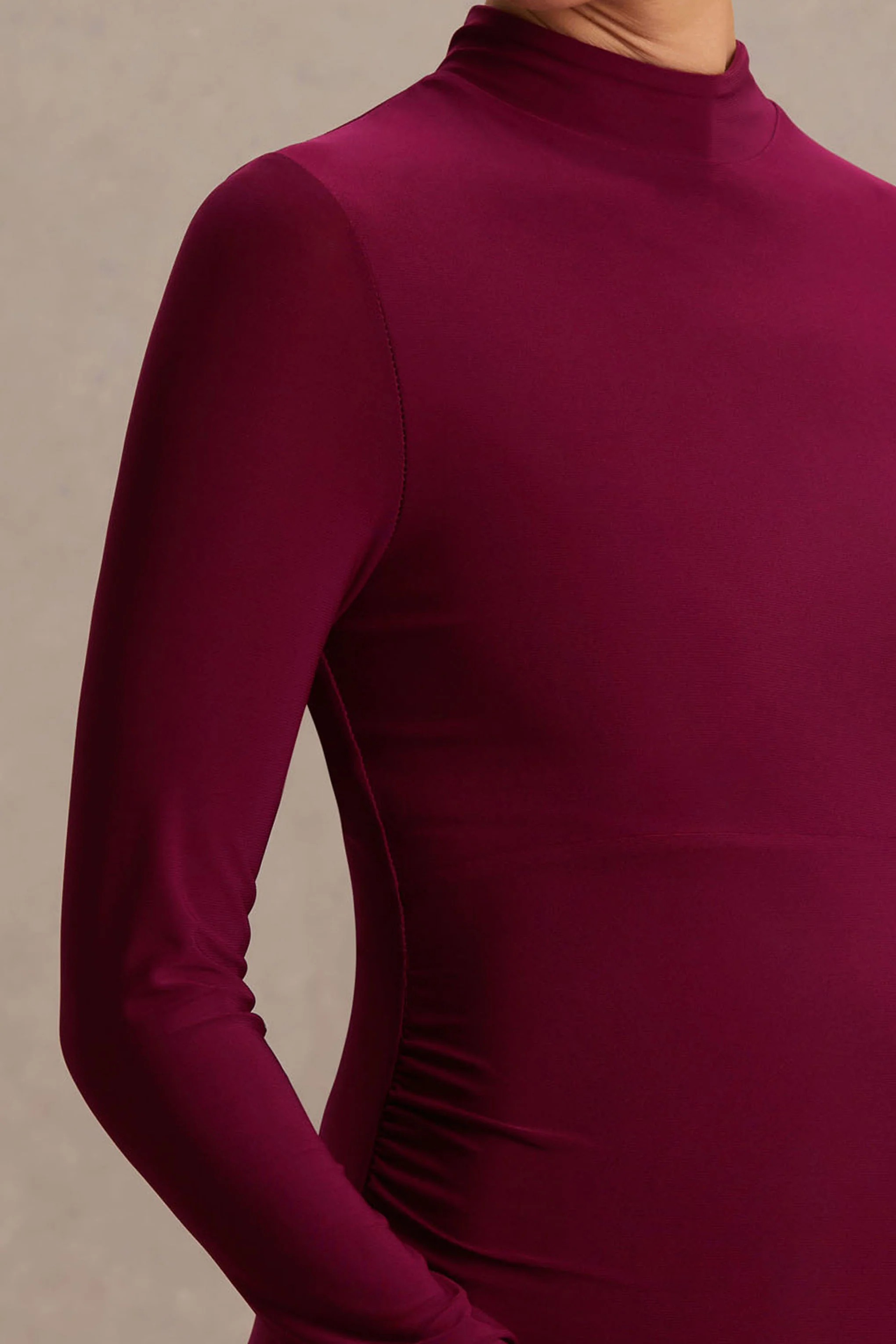 Alejandra | Bordeaux Zwangerschaps Maxi Jurk Met Lange Mouwen En Hoge Hals - Image 3
