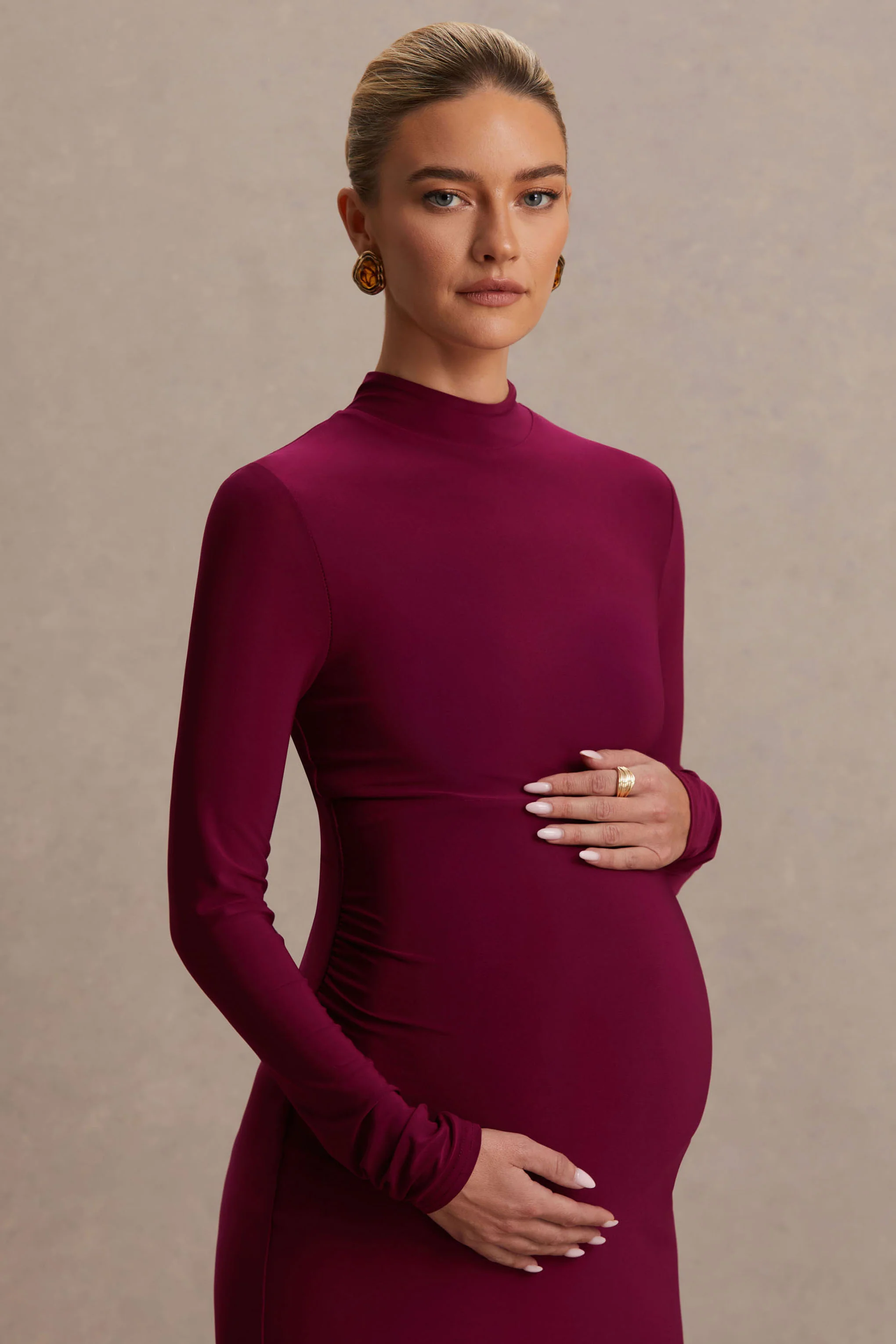 Alejandra | Bordeaux Zwangerschaps Maxi Jurk Met Lange Mouwen En Hoge Hals - Image 6