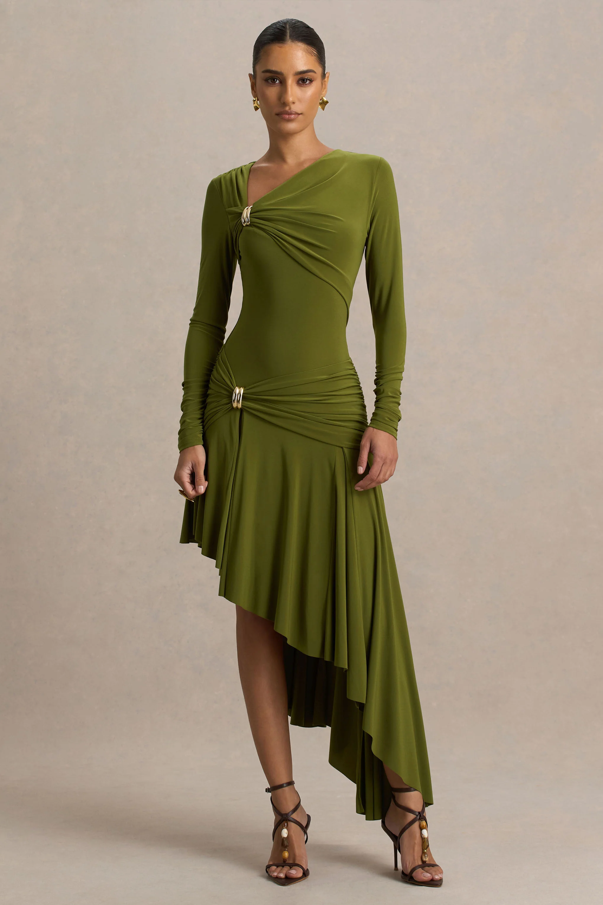 Alexia | Groene Asymmetrische Hals Maxi Jurk Met Gouden Detail