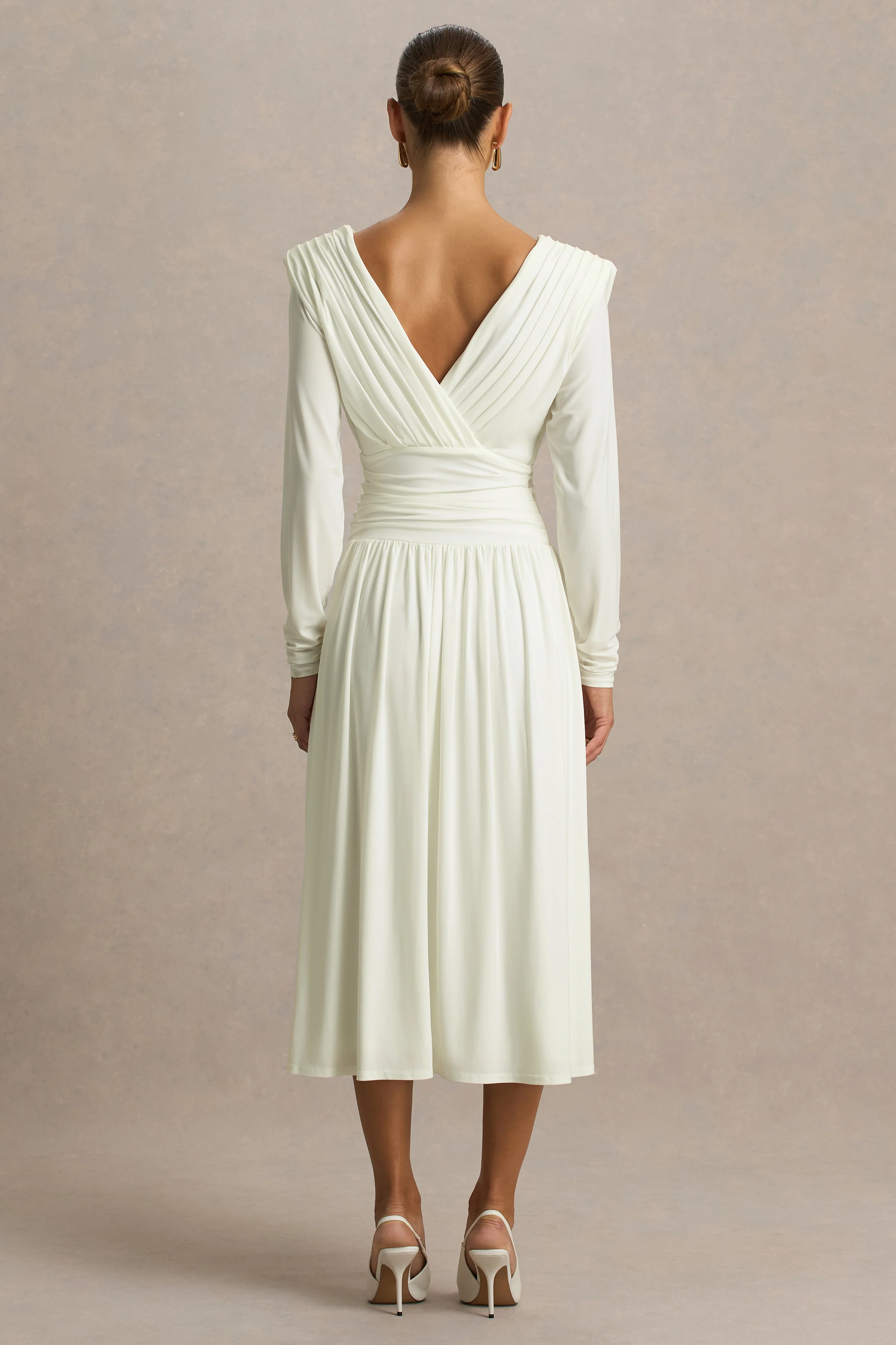 Alexis | Creme Diepe V-Hals Maxi Jurk Met Draperend En Gerimpeld Detail - Image 2