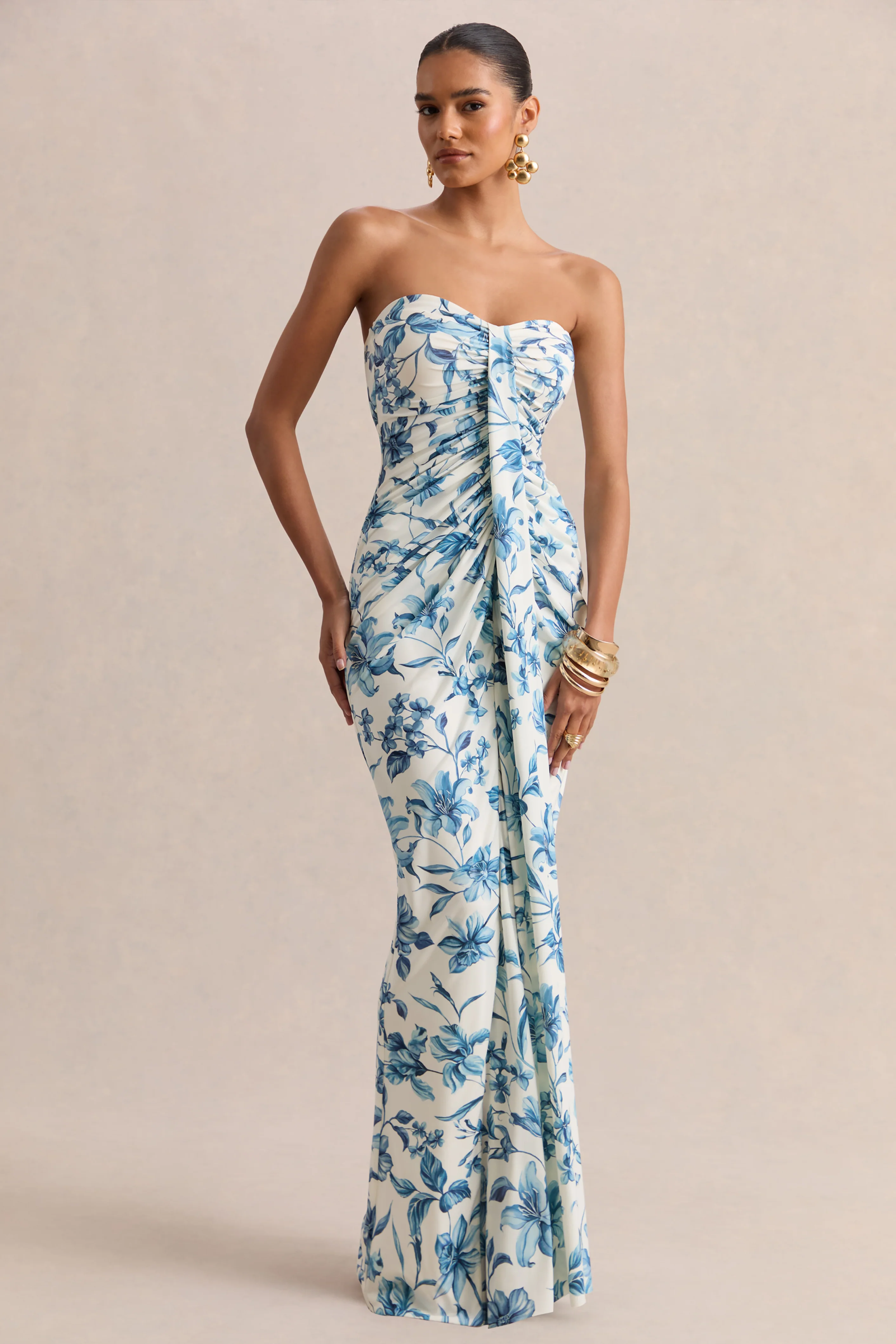 Ali | Blauwe Porselein Print Maxi Jurk Met Sweetheart Halslijn,En Overslag - Image 2