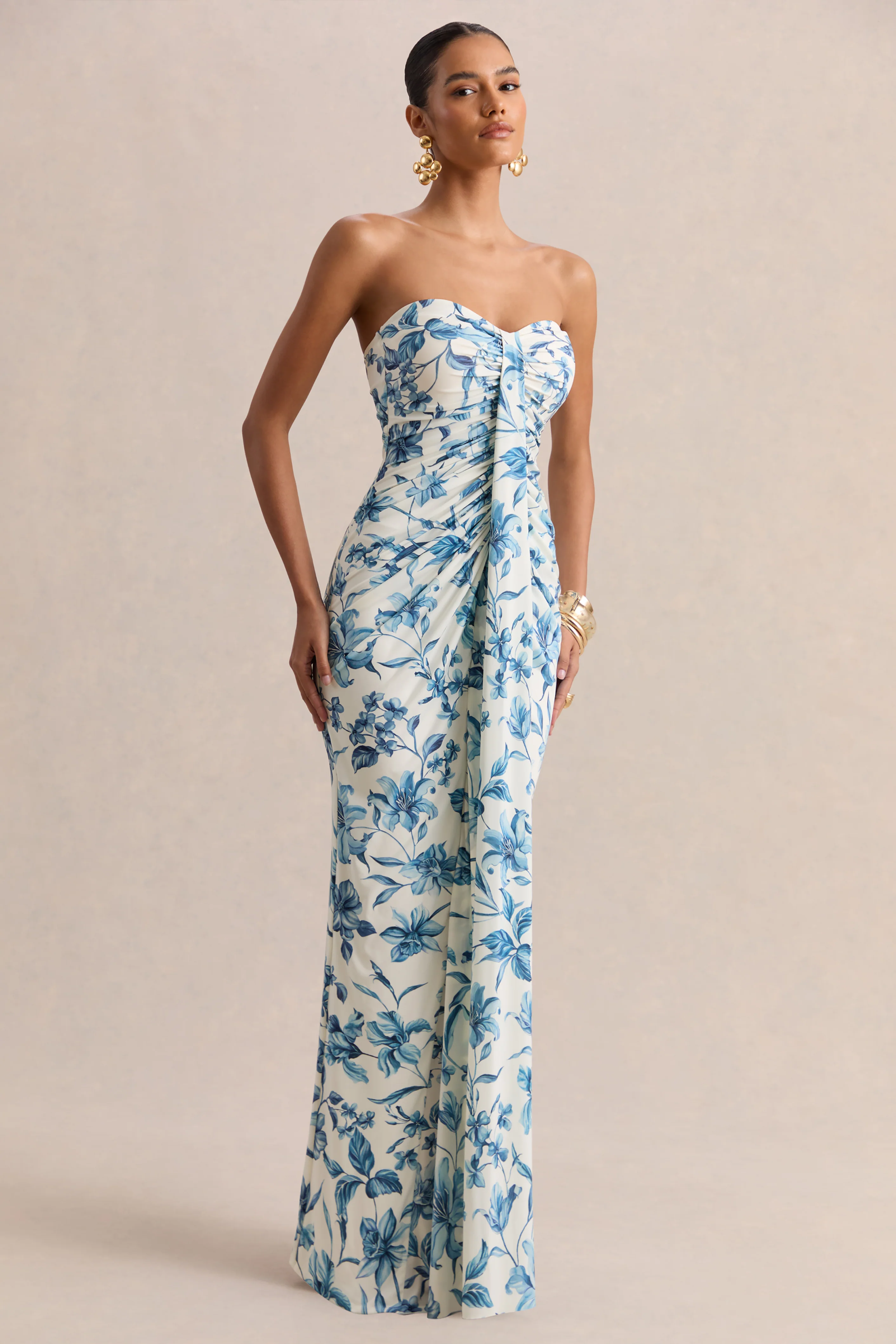Ali | Blauwe Porselein Print Maxi Jurk Met Sweetheart Halslijn,En Overslag - Image 6