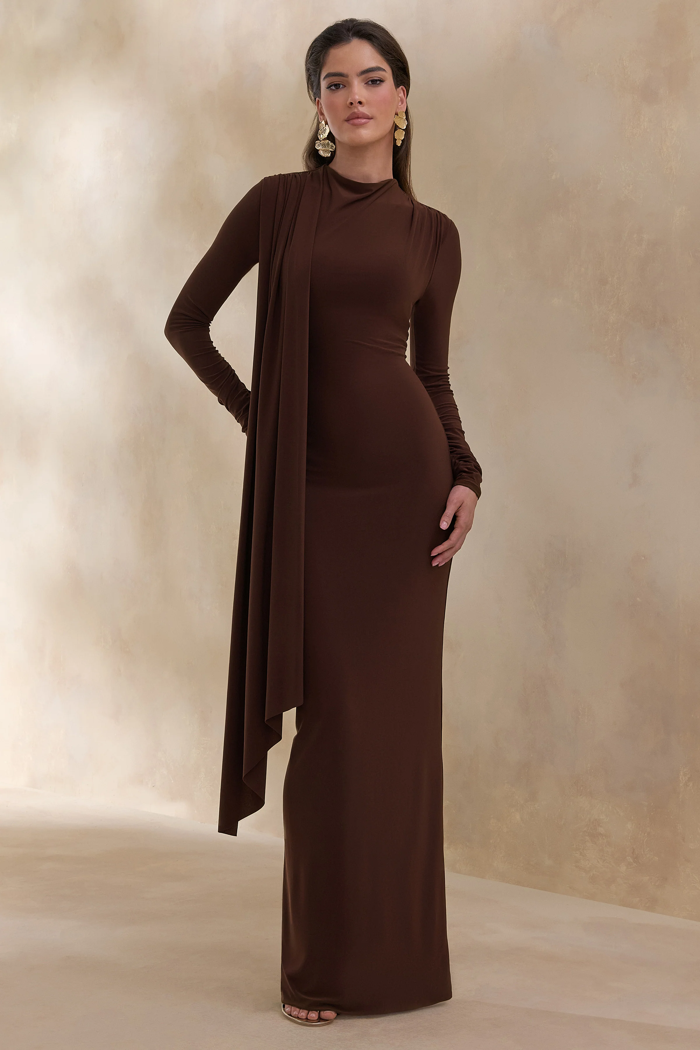 Amaria | Bruine Hoge Hals Maxi Jurk met Ceintuur Detail