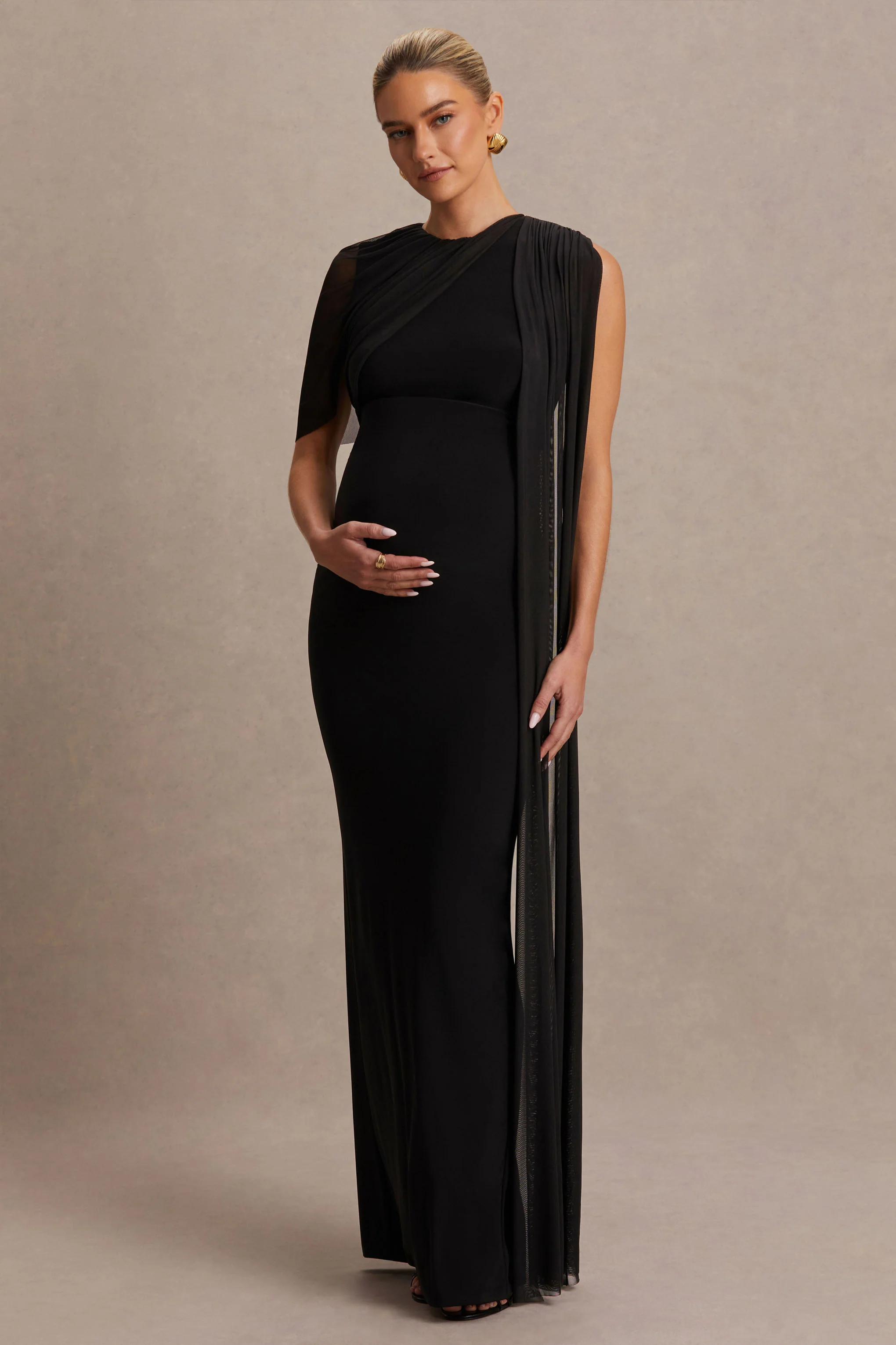 Amelise | Zwarte Hoge Hals Zwangerschaps Maxi Jurk Met Mesh Cape Mouw En Sjaal Detail - Image 4