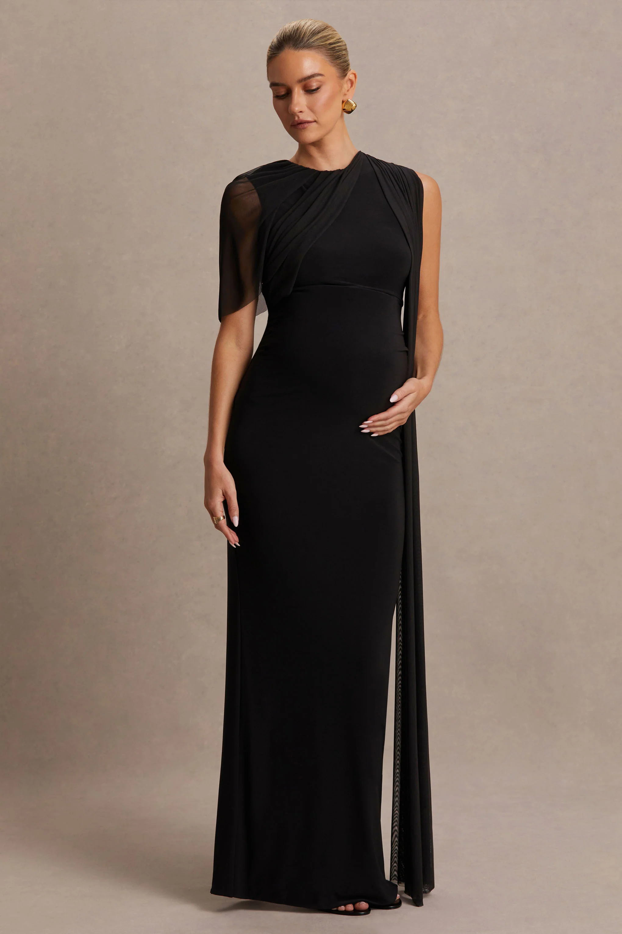 Amelise | Zwarte Hoge Hals Zwangerschaps Maxi Jurk Met Mesh Cape Mouw En Sjaal Detail - Image 5