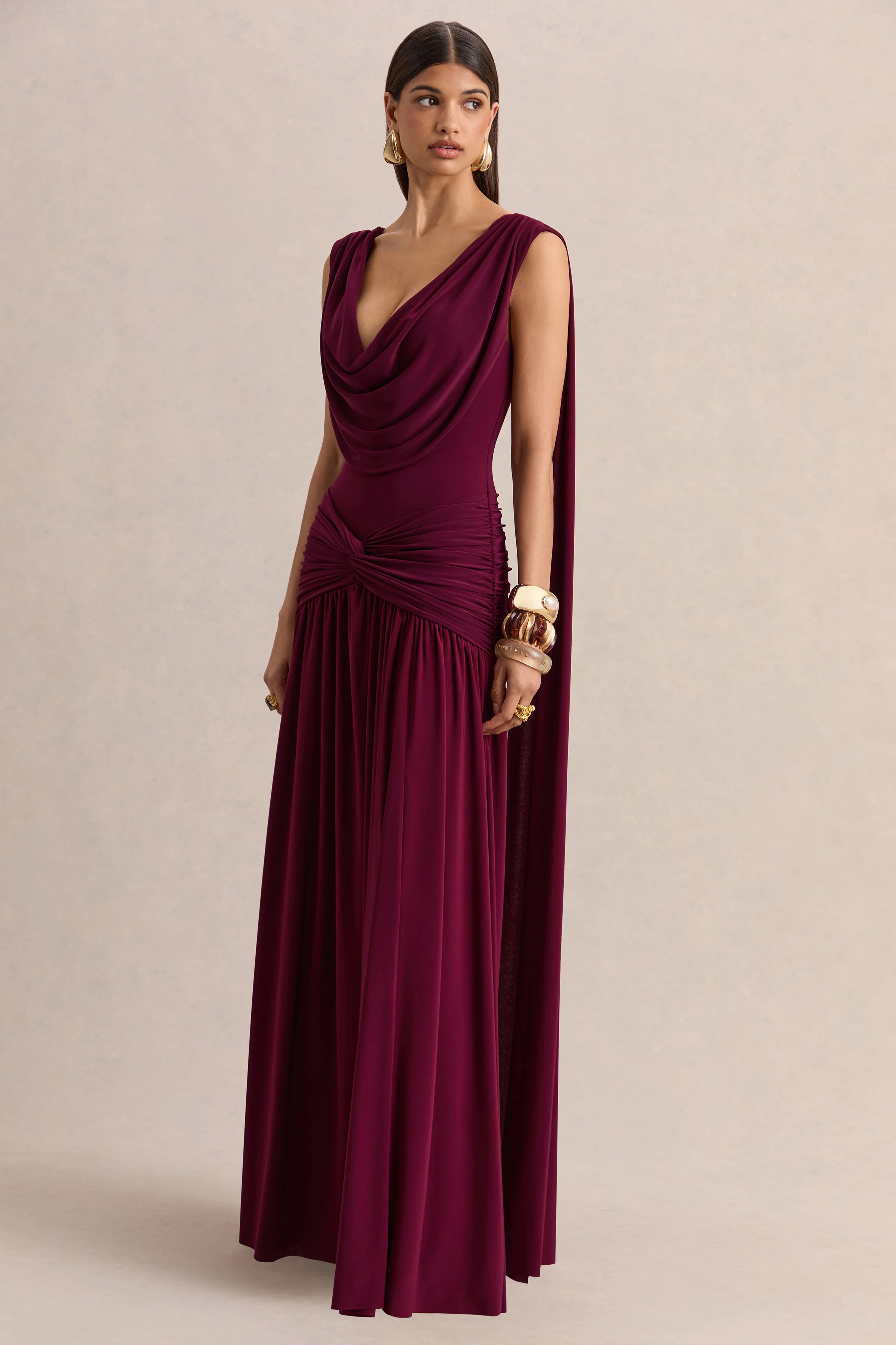 Amelisse | Bordeaux Maxi Jurk Met Diepe V-Hals En Gerimpelde Details
