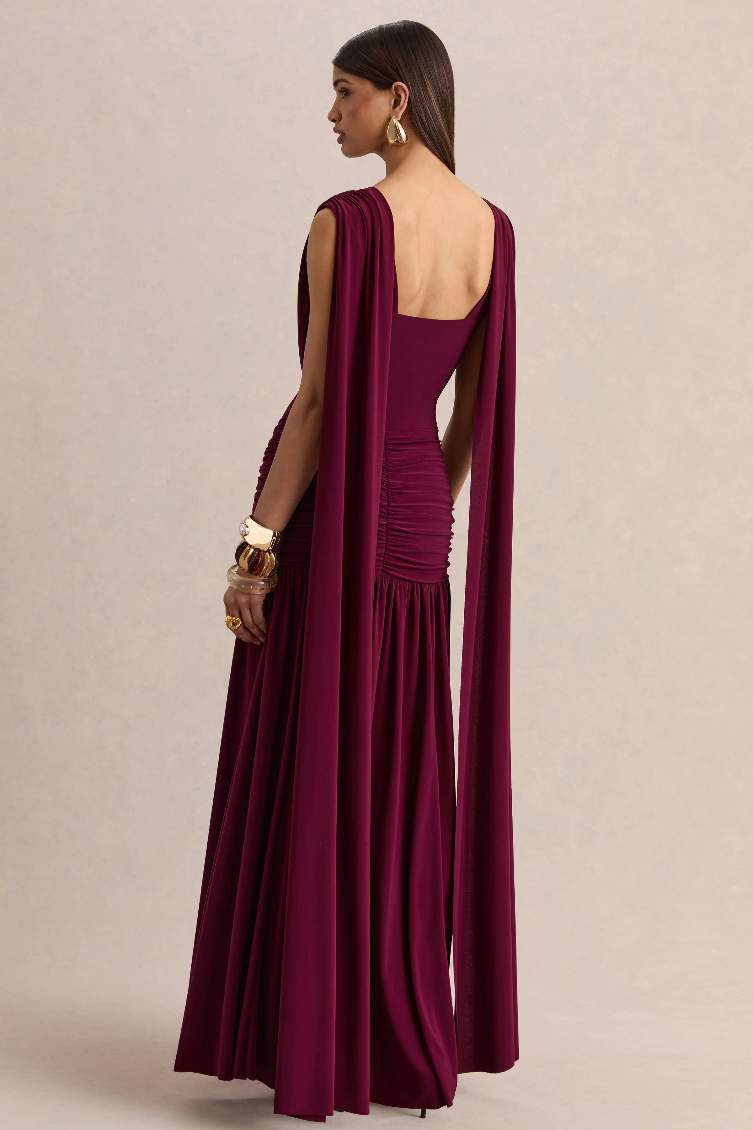 Amelisse | Bordeaux Maxi Jurk Met Diepe V-Hals En Gerimpelde Details - Image 2