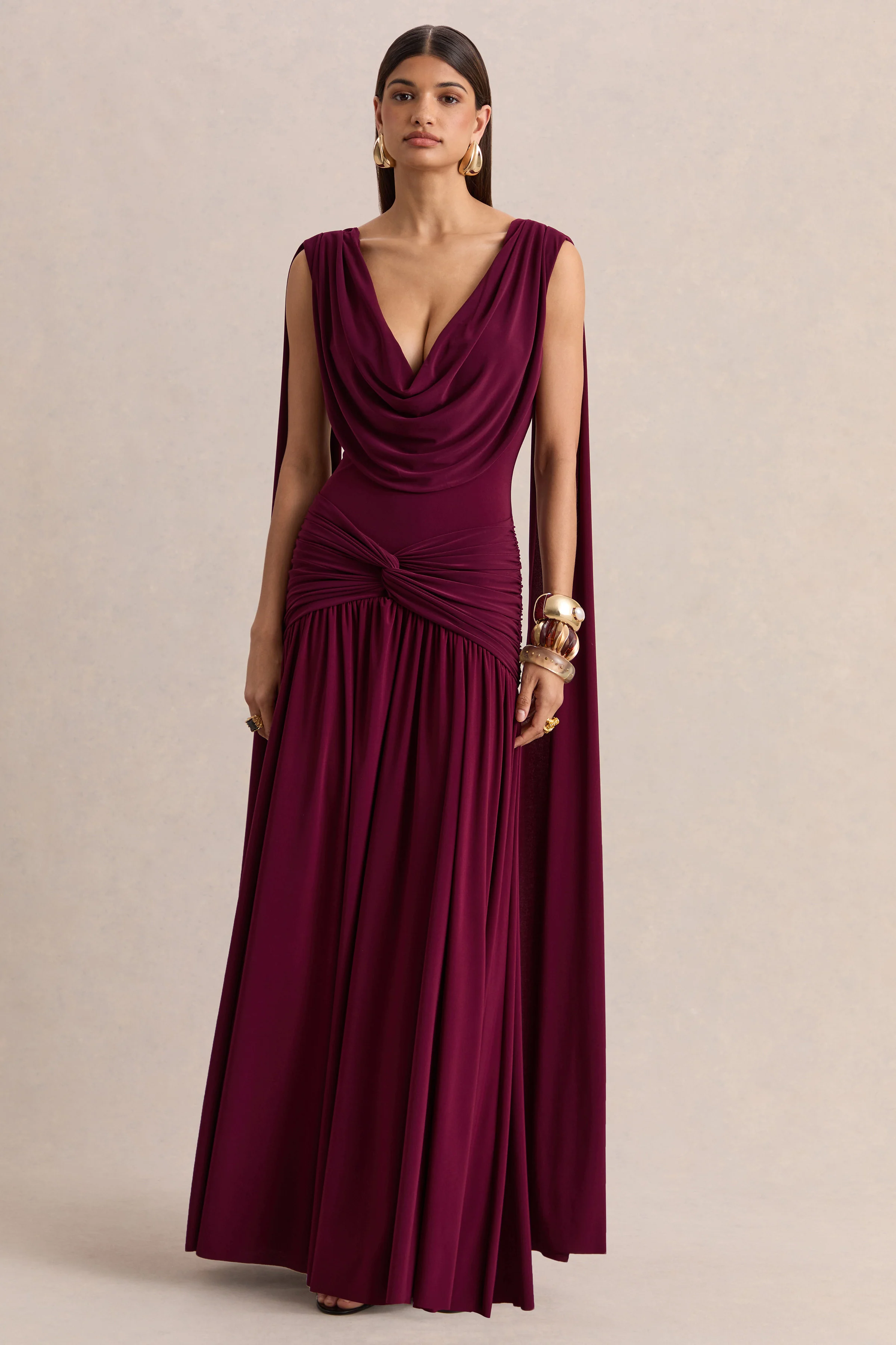 Amelisse | Bordeaux Maxi Jurk Met Diepe V-Hals En Gerimpelde Details - Image 4