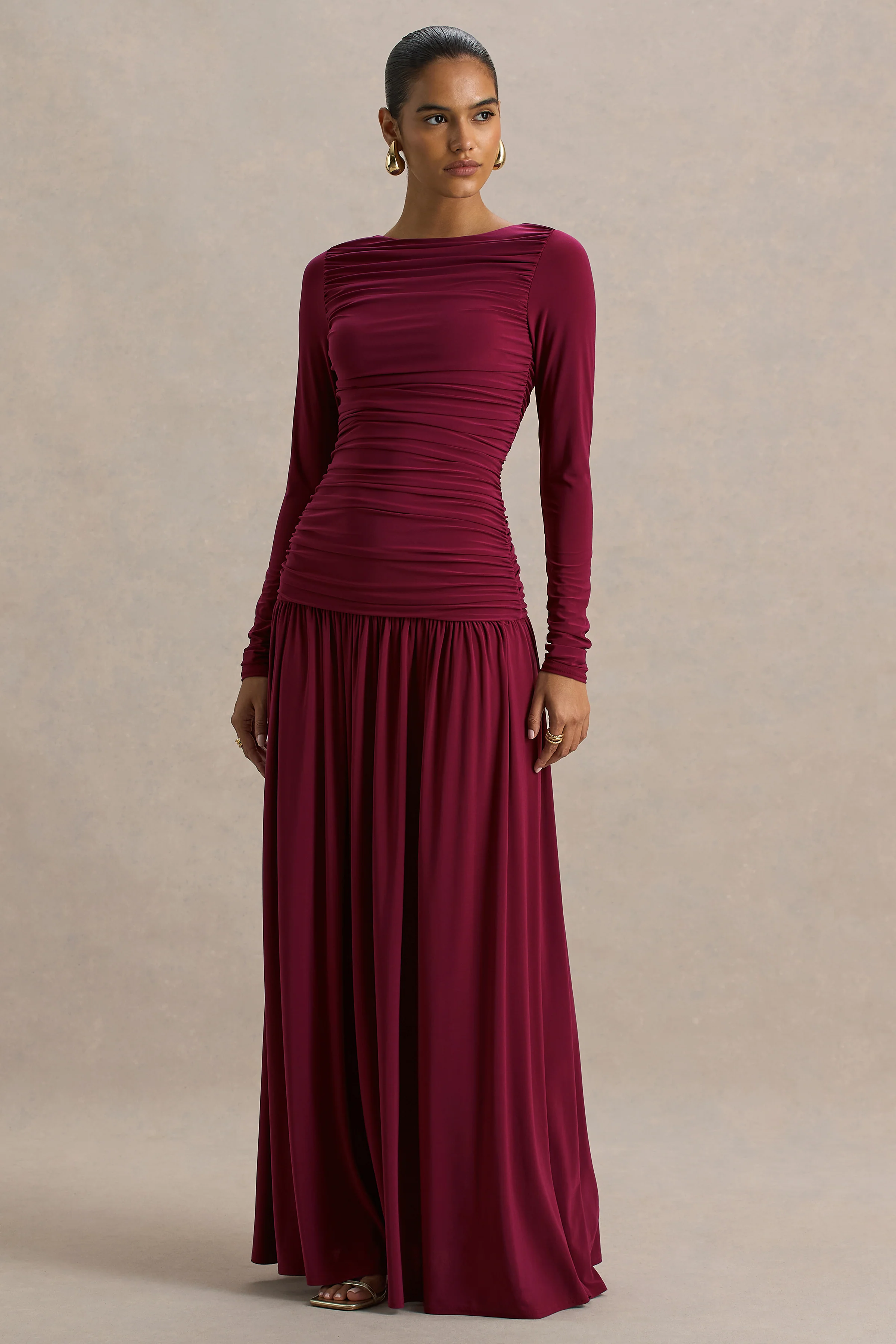 Aniyah | Bordeaux Boot Hals Maxi Jurk Met Gerimpeld Details - Image 4