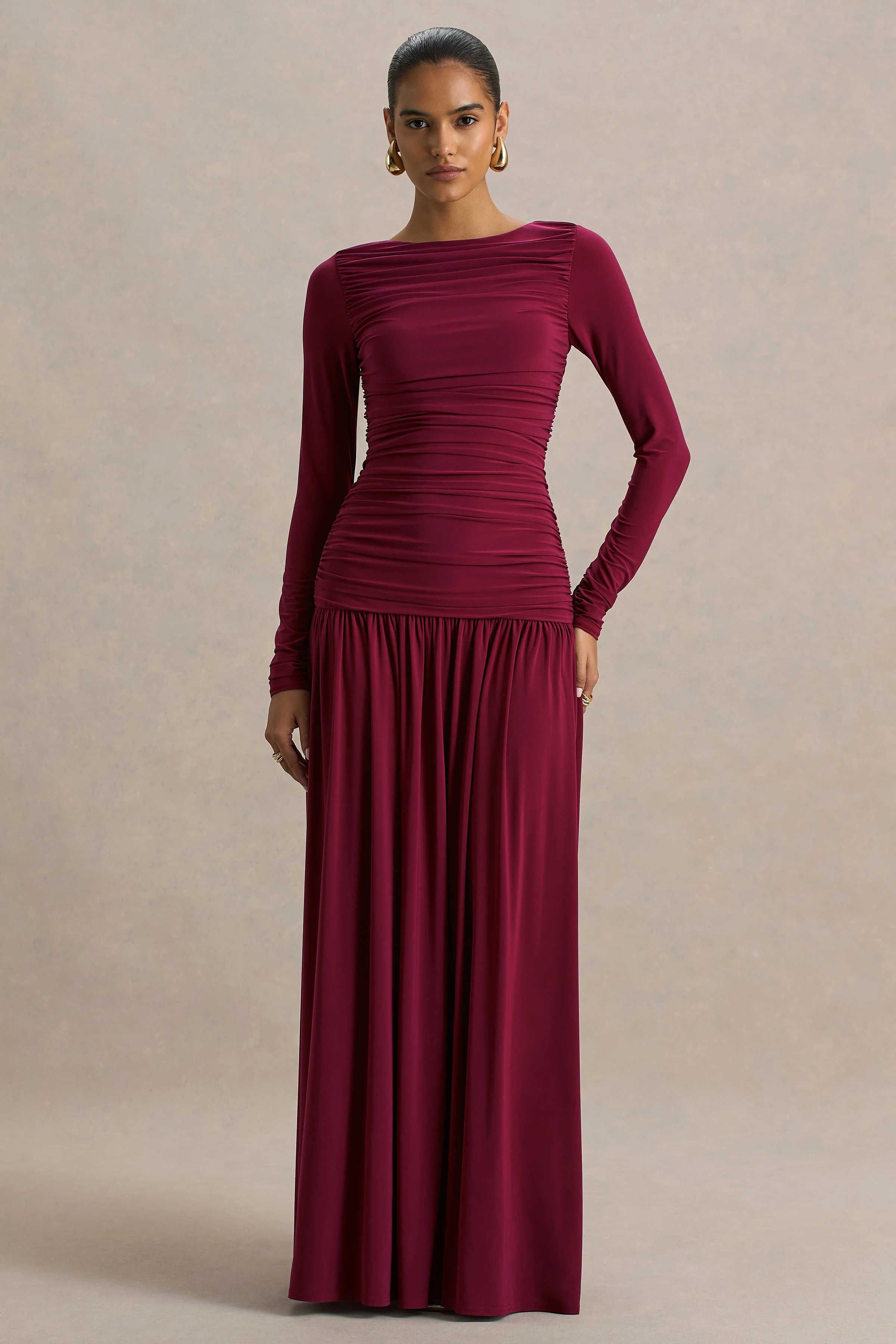 Aniyah | Bordeaux Boot Hals Maxi Jurk Met Gerimpeld Details - Image 5