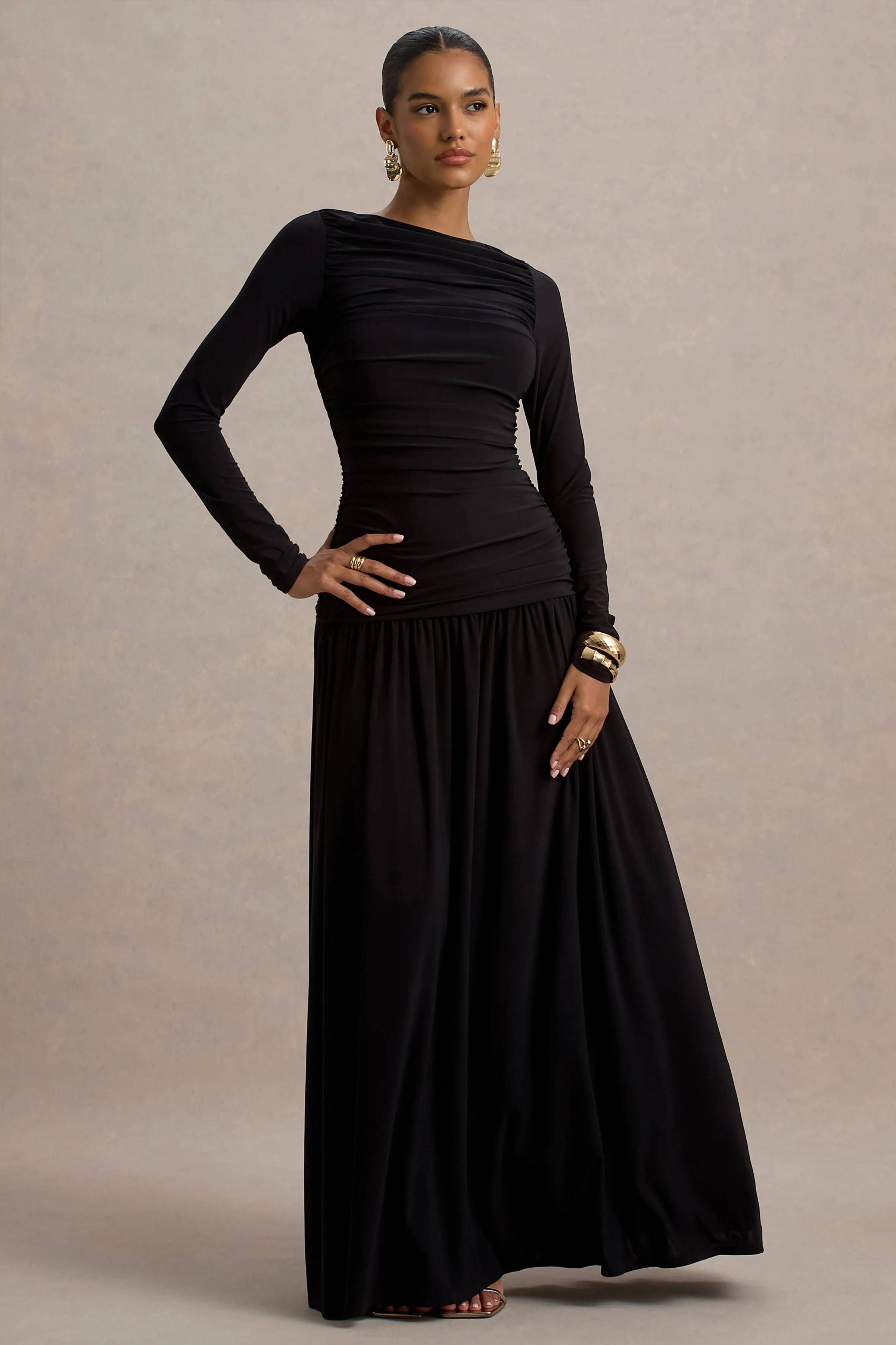 Aniyah | Zwarte Hoge Hals Maxi Jurk Met Gerimpeld Details - Image 4