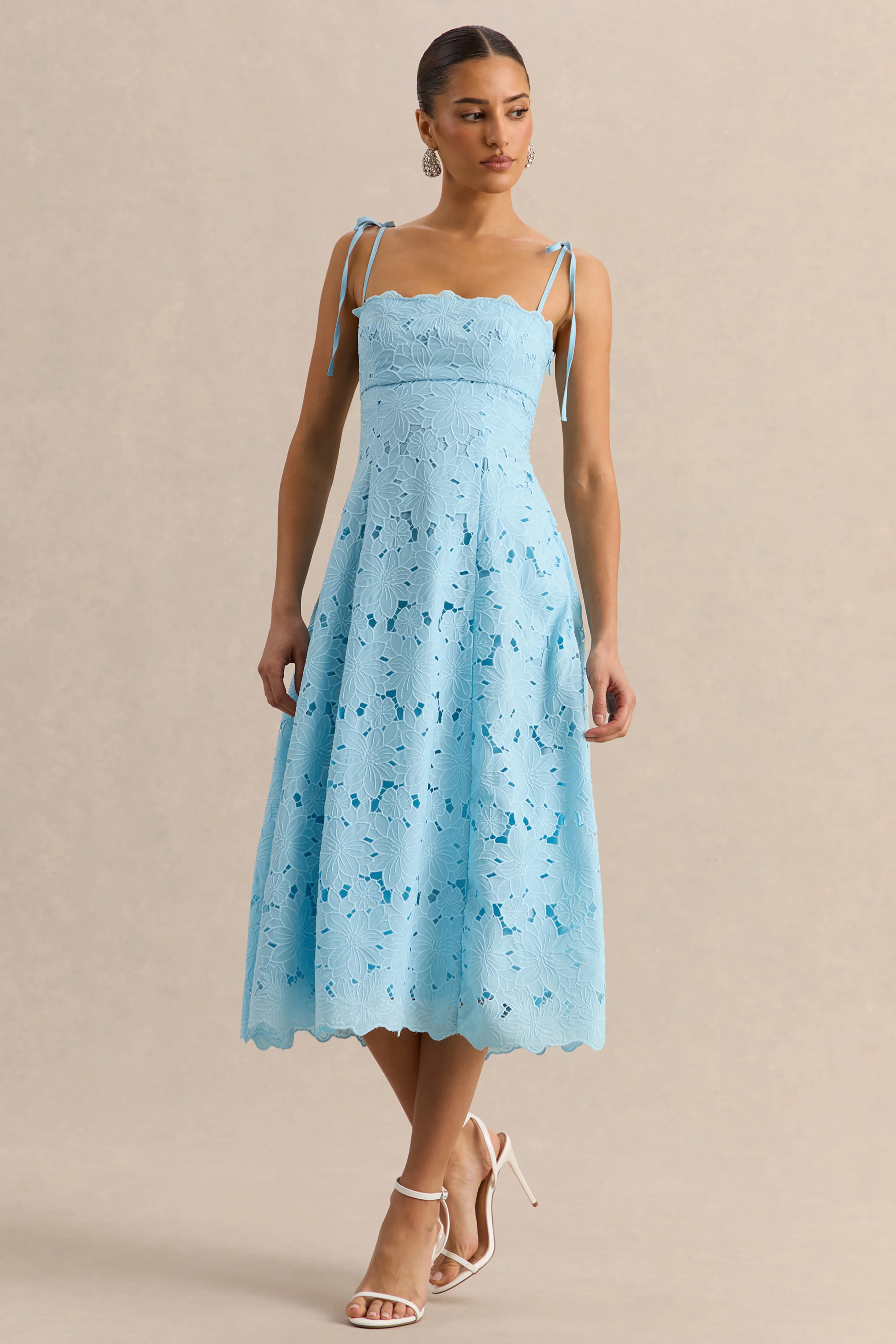 Anna | Geborduurde Poederblauwe Midi-Jurk Met Vierkante Halslijn - Image 2