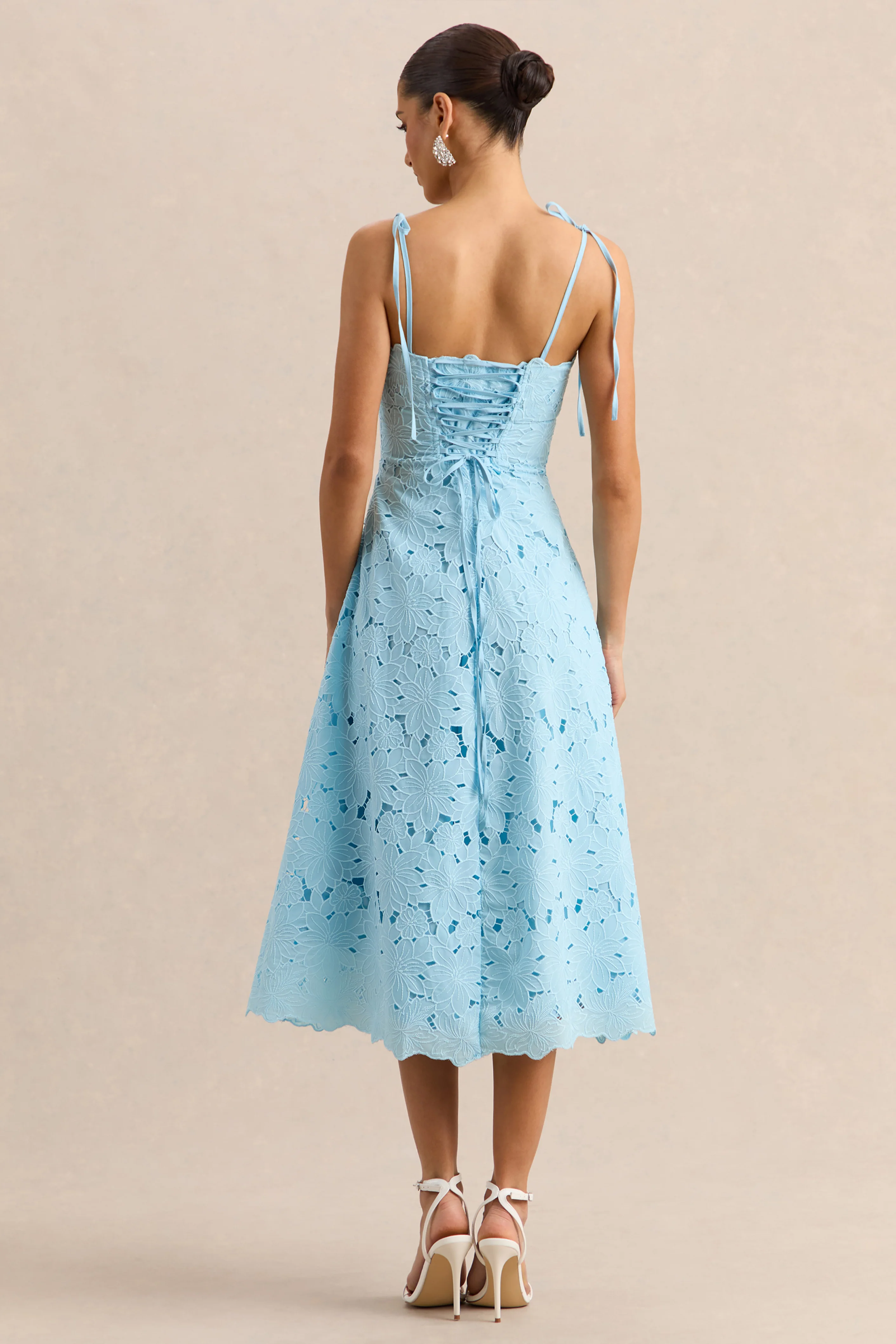 Anna | Geborduurde Poederblauwe Midi-Jurk Met Vierkante Halslijn - Image 3