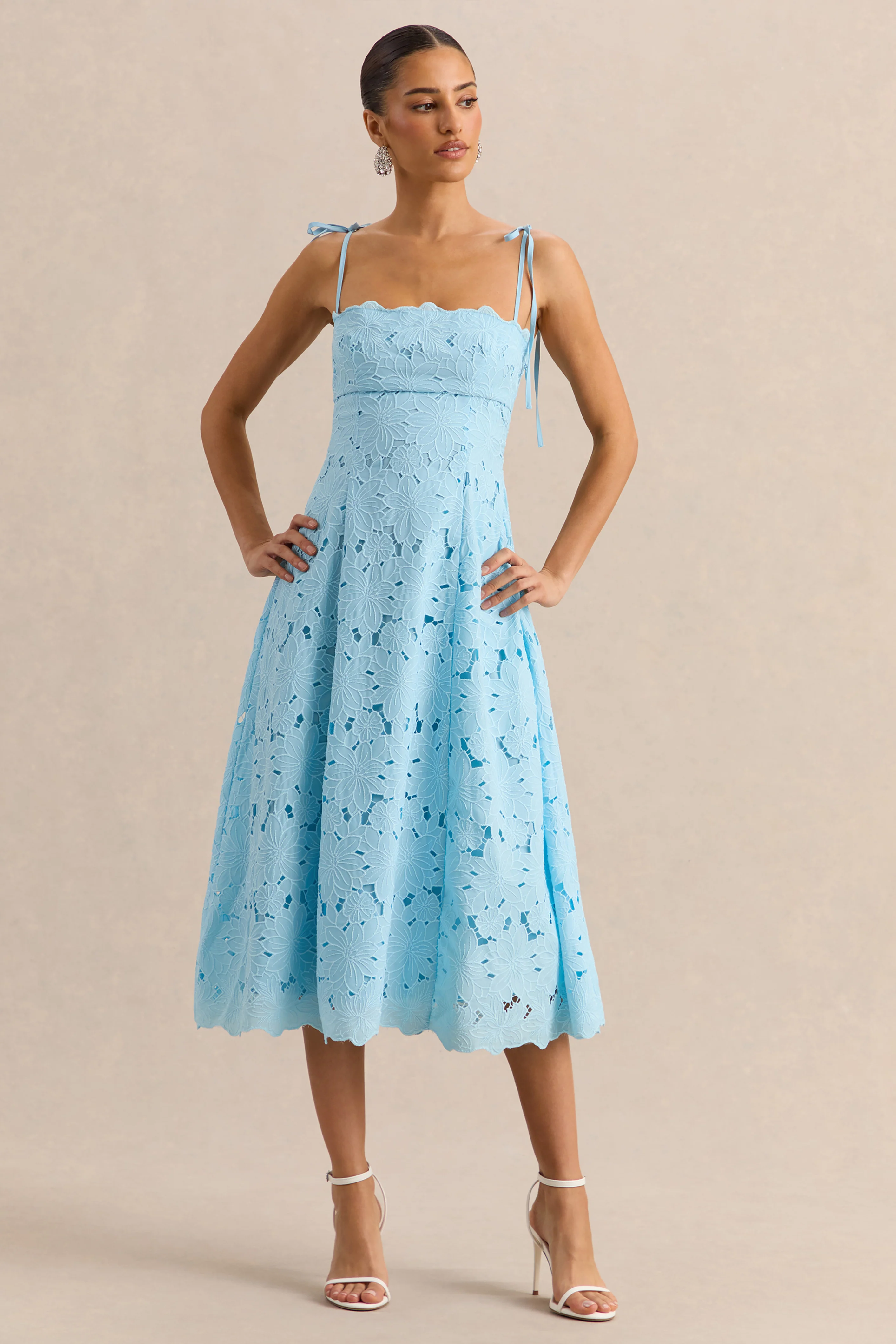 Anna | Geborduurde Poederblauwe Midi-Jurk Met Vierkante Halslijn - Image 5