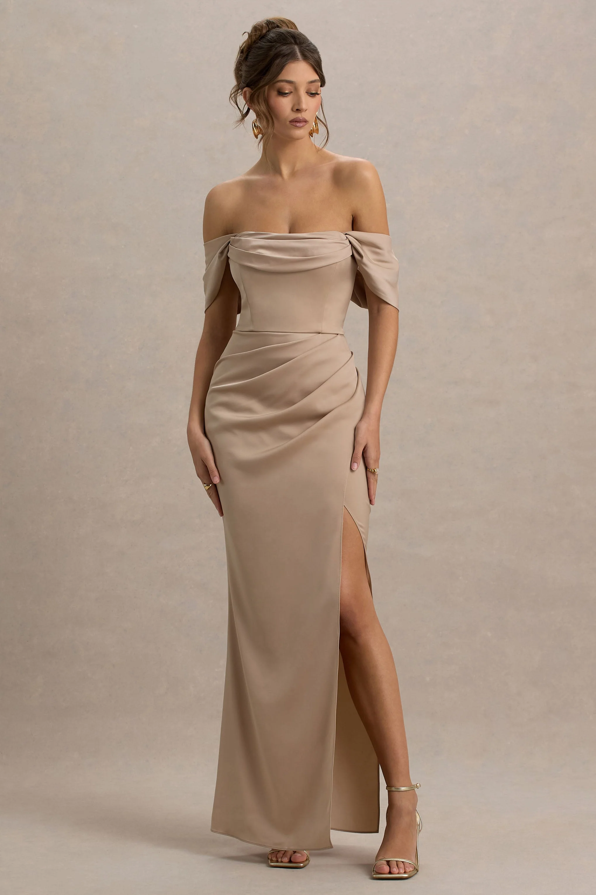 Annie | Champagne Satijnen Bardot Maxi Jurk Met Split En Overslag Rok - Image 5