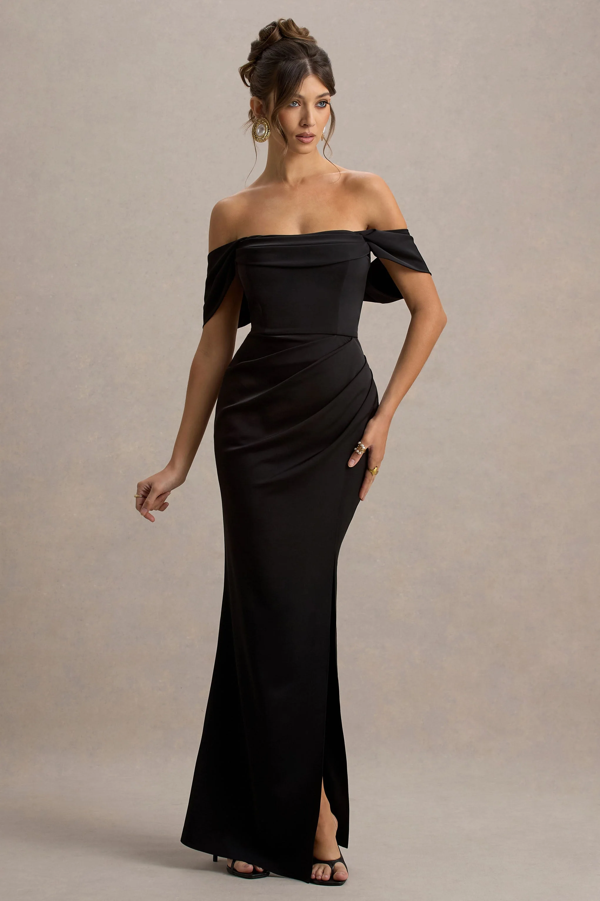 Annie | Zwarte Satijnen Bardot Maxi Jurk Met Split En Overslag Rok - Image 4