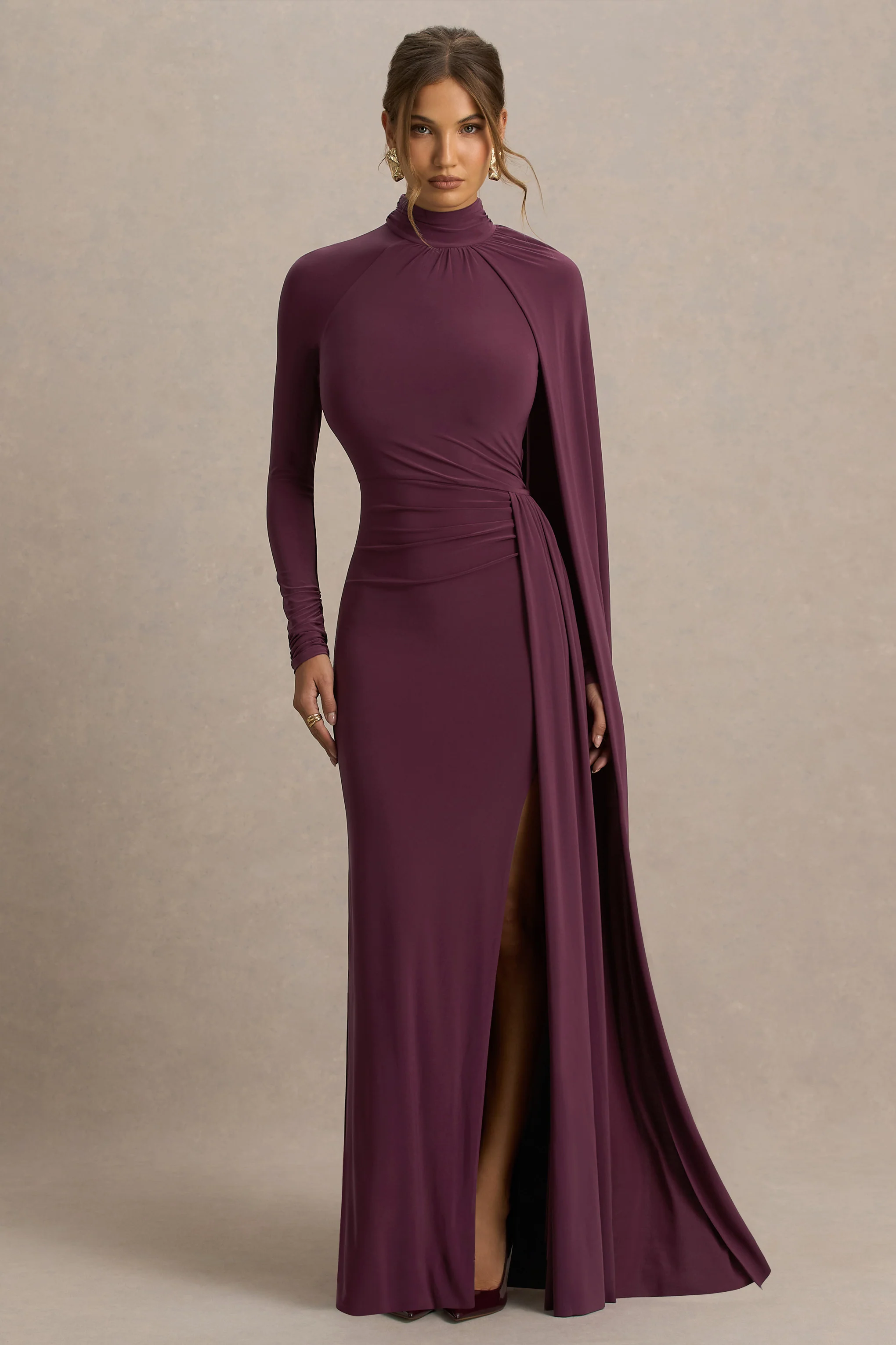Anticipation | Bordeaux Hoge Hals Maxi Jurk Met Voorsplit En Gerimpeld Details