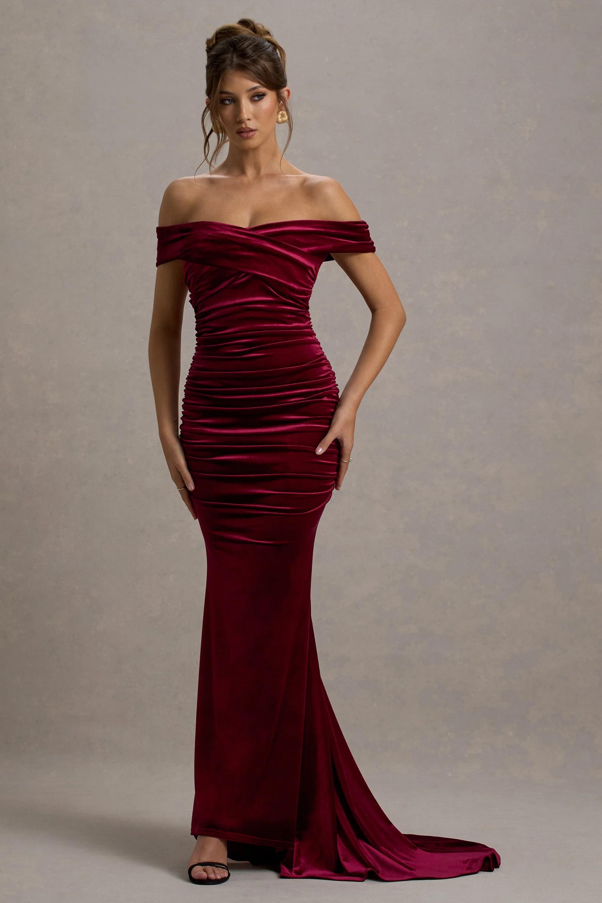 Apolline | Bessenrode Velours Gerimpeld Fishtail Maxi Jurk Met Blote Schouder - Image 3