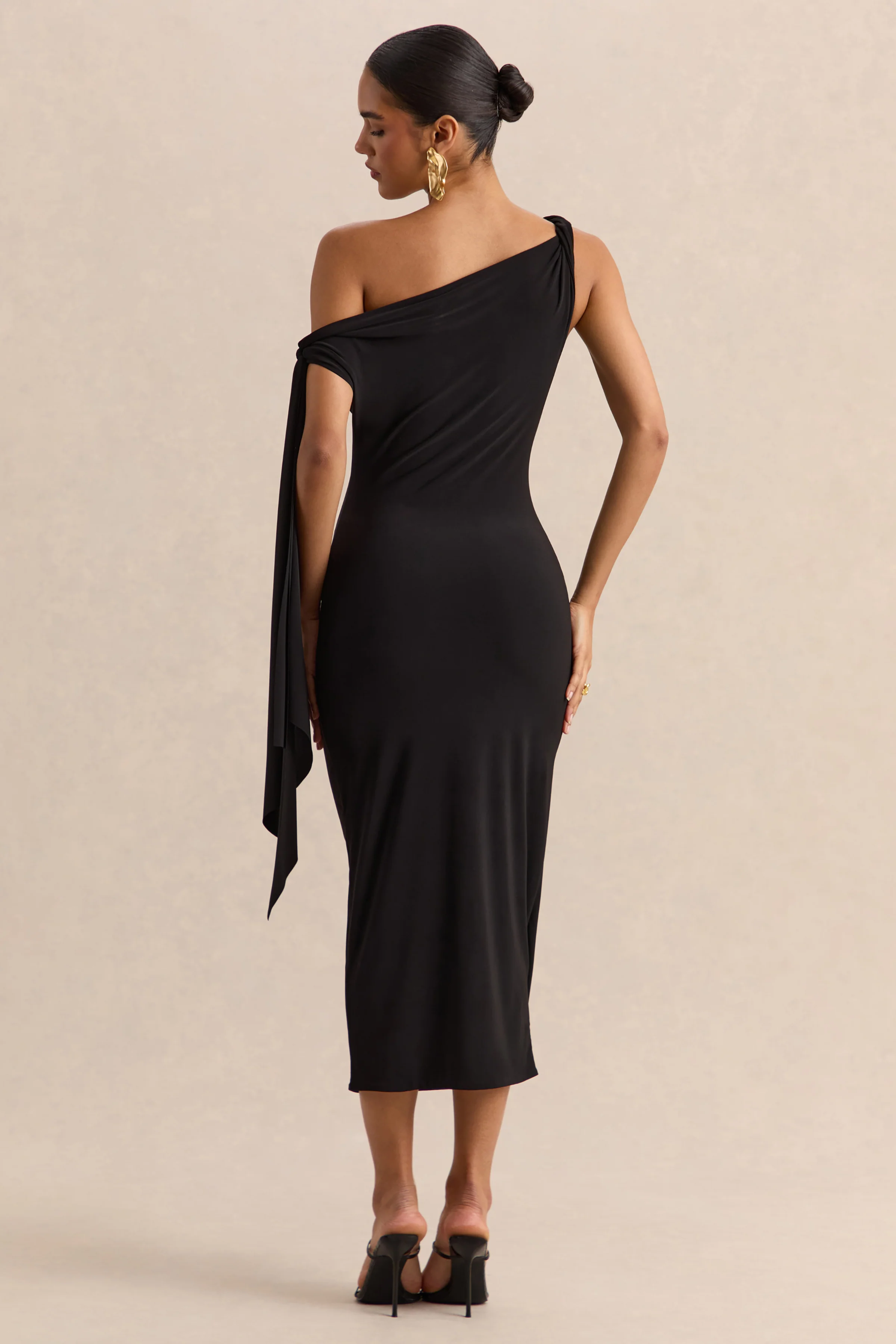 Arcelia | Zwart Asymmetrische Hals Midi Jurk Met Mouw Detail - Image 2