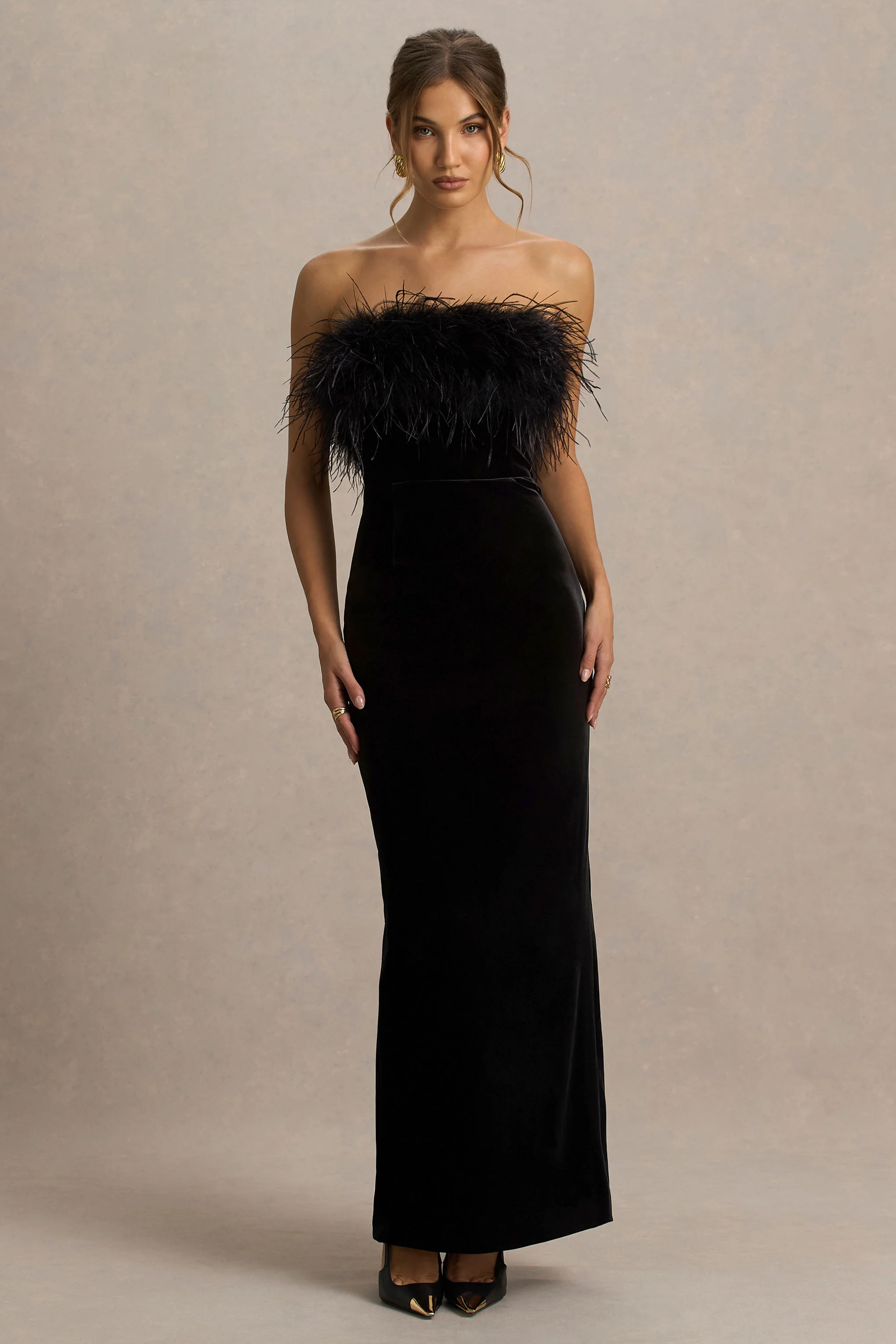 Arella | Zwarte Fluwelen Bardot-Hals Maxi Jurk Met Veren Trim - Image 4