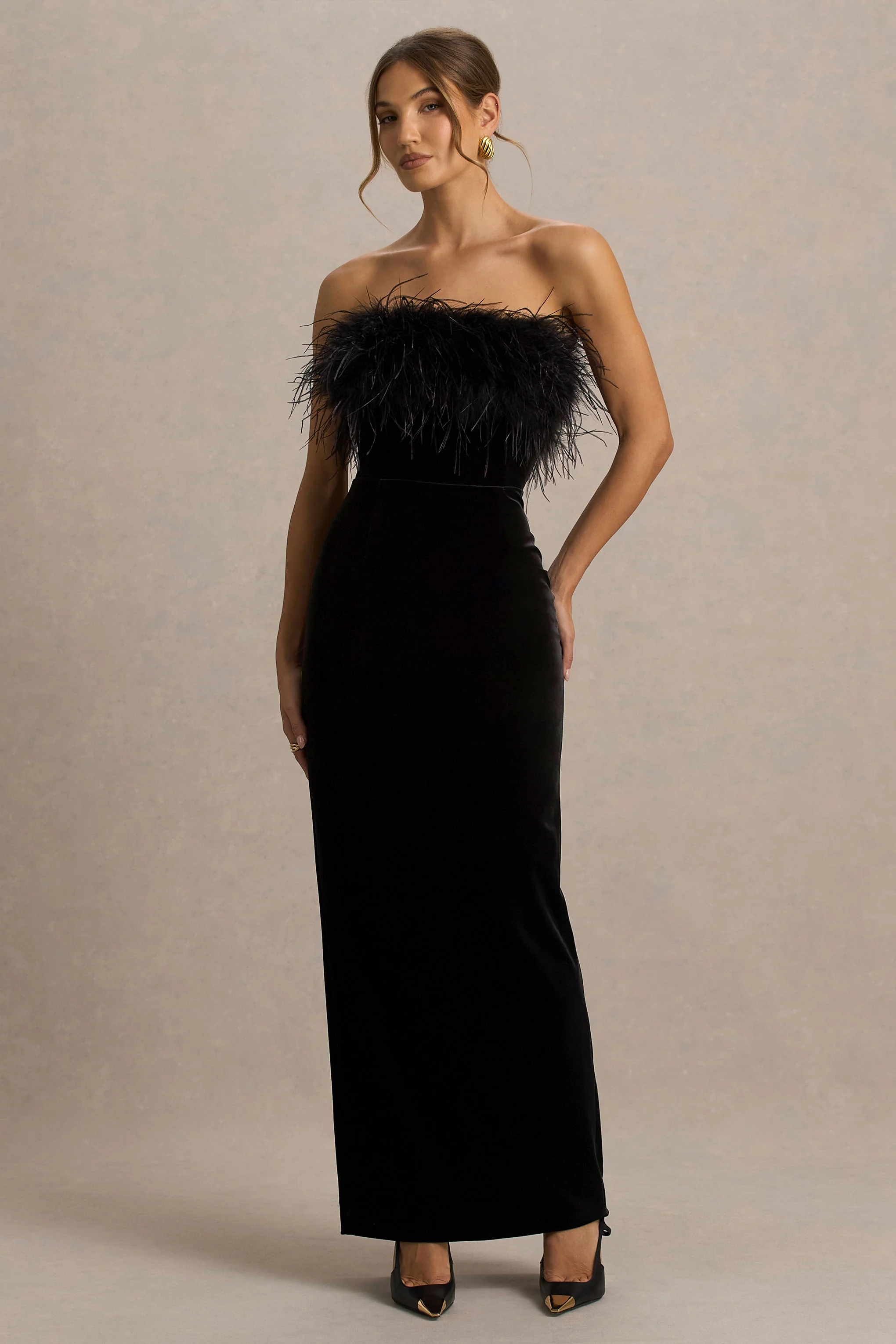 Arella | Zwarte Fluwelen Bardot-Hals Maxi Jurk Met Veren Trim - Image 5