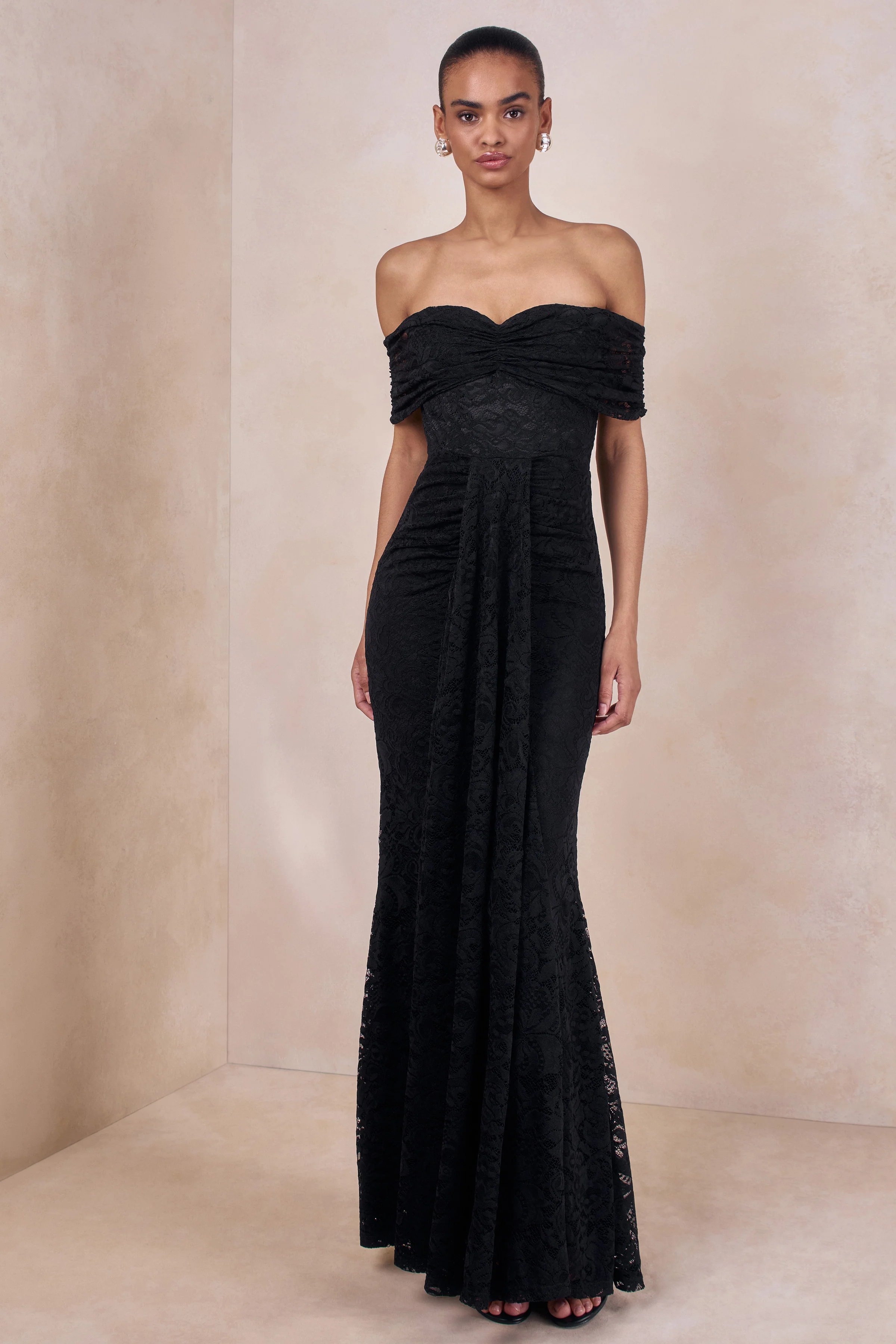 Aries | Zwarte Kanten Maxi Jurk met Bardot Halslijn en Gerimpelde Details