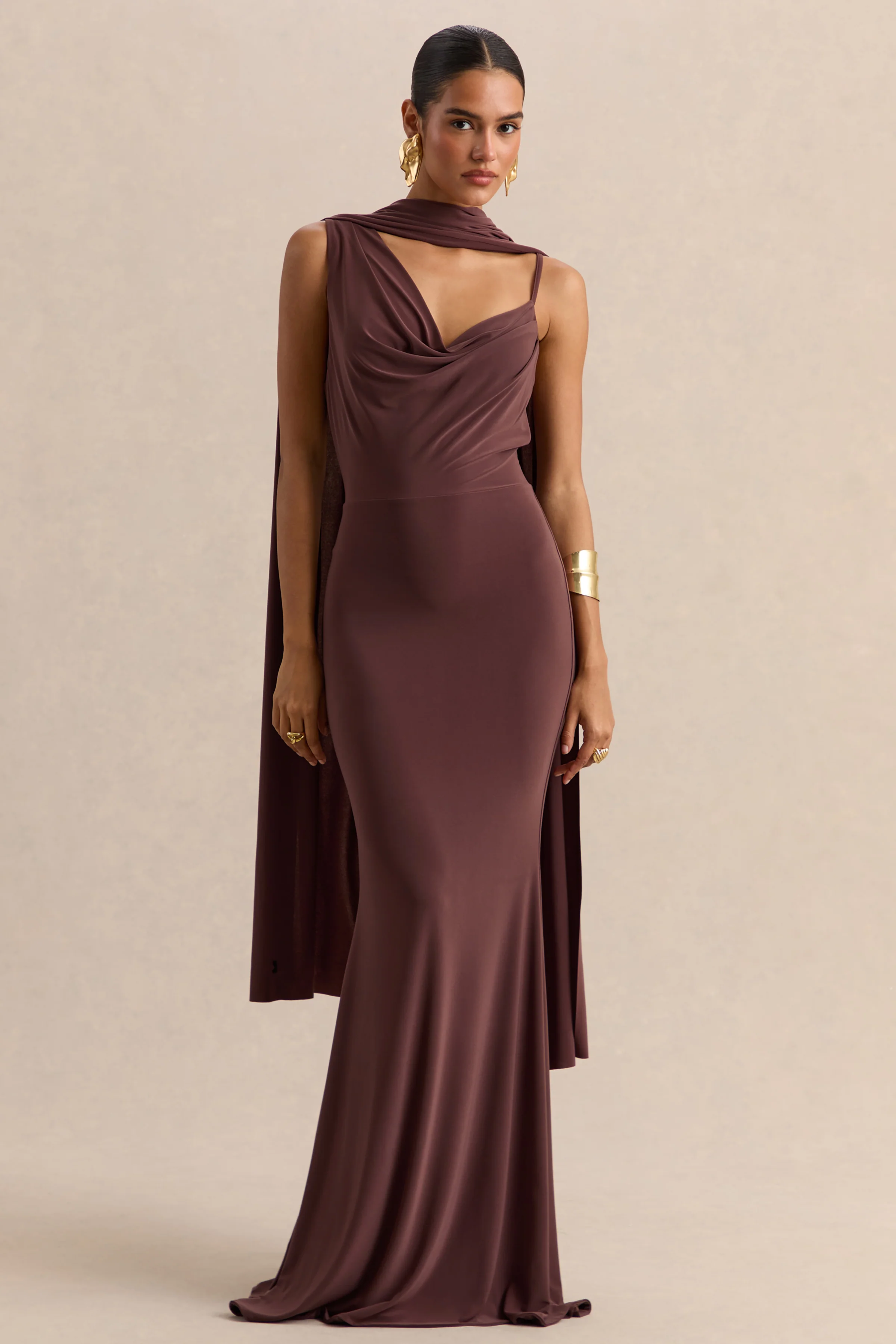 Armelia | Bruine Maxi Jurk Met Draperende Hals En Sjaal Detail - Image 6