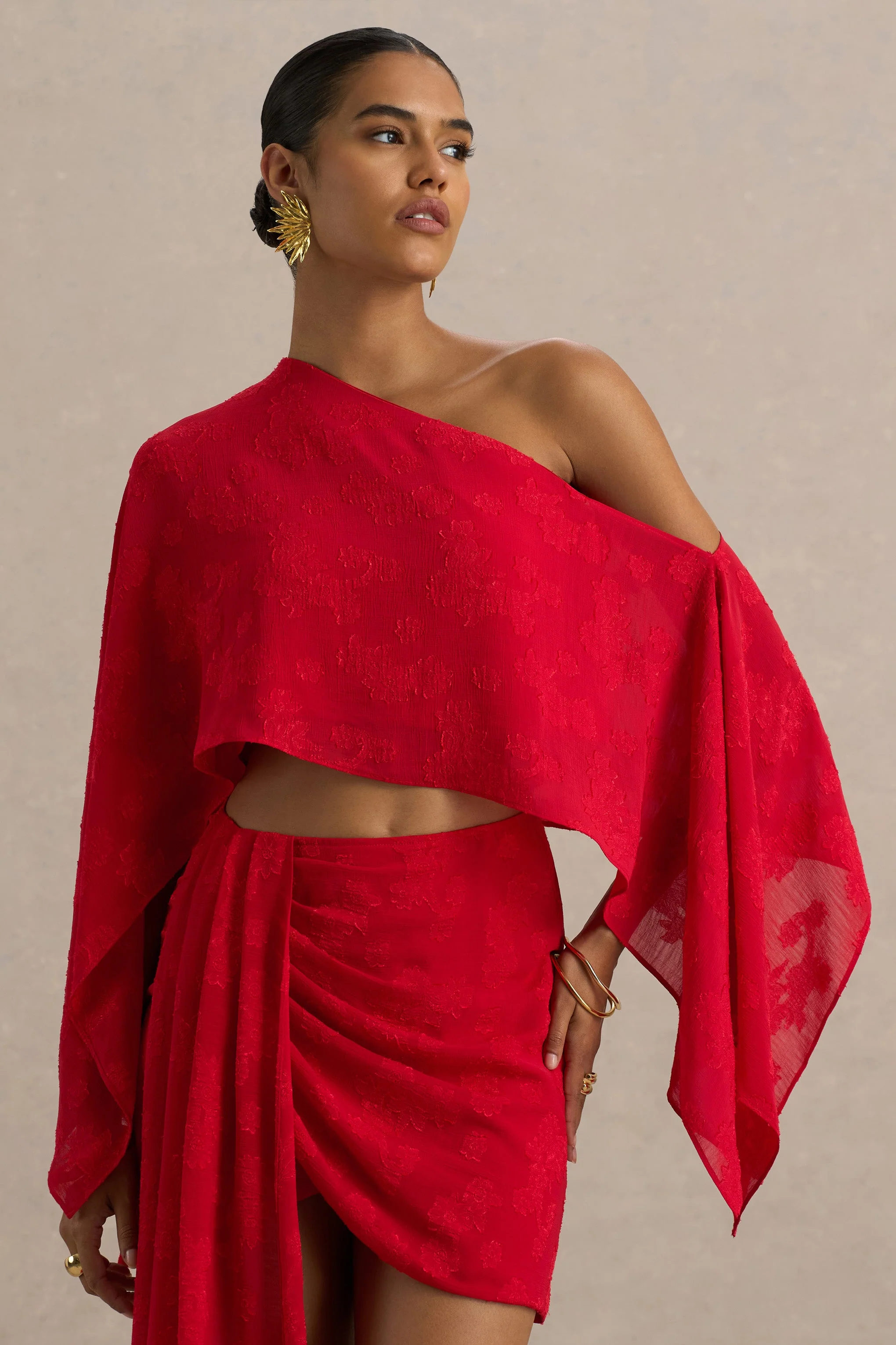 Aruba | Rode Satijnen Devore Asymmetrisch Crop Top Met Lange Mouwen - Image 4