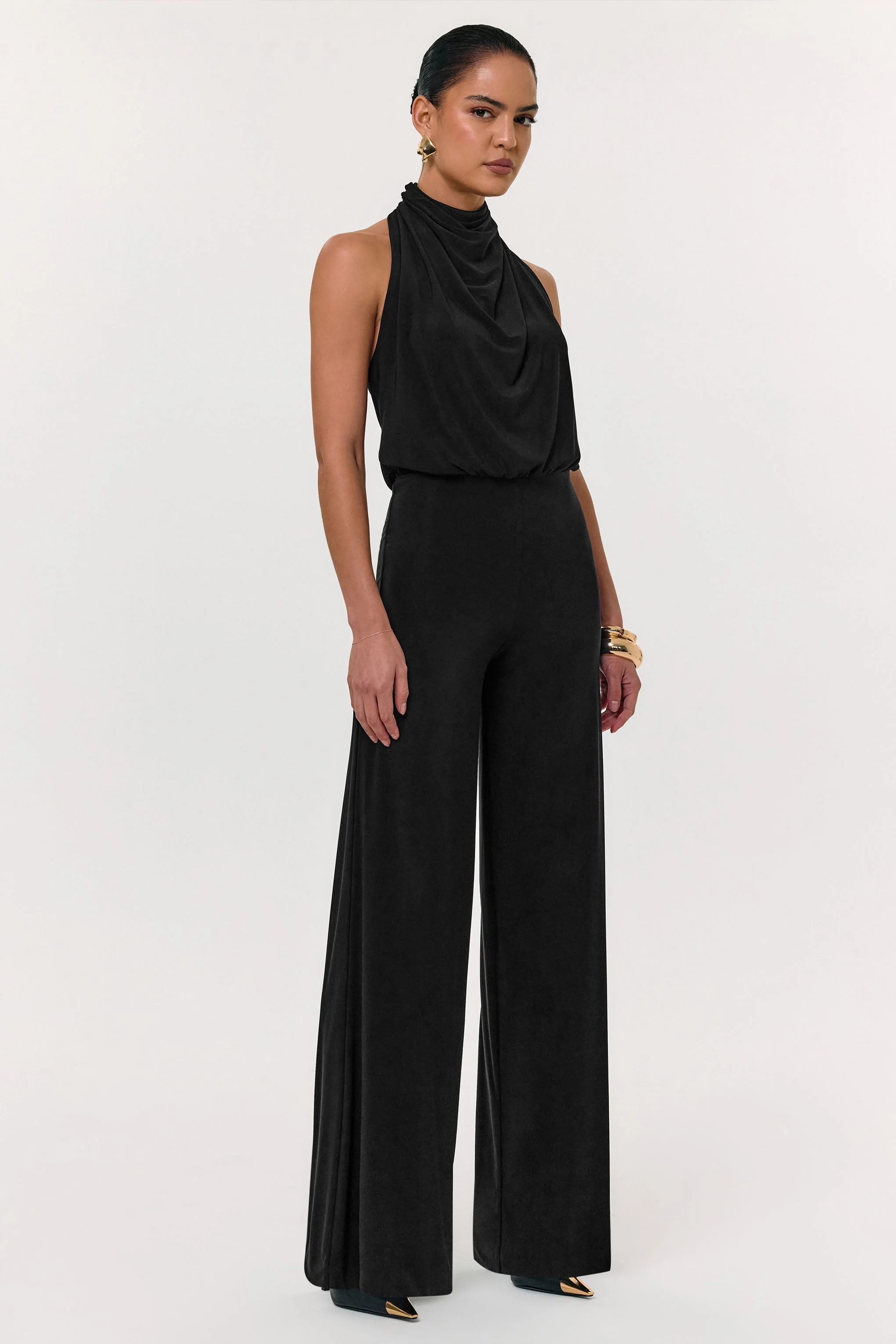 Asha | Zwarte Jumpsuit Met Hoge Hals En Gerimpeld Details - Image 4