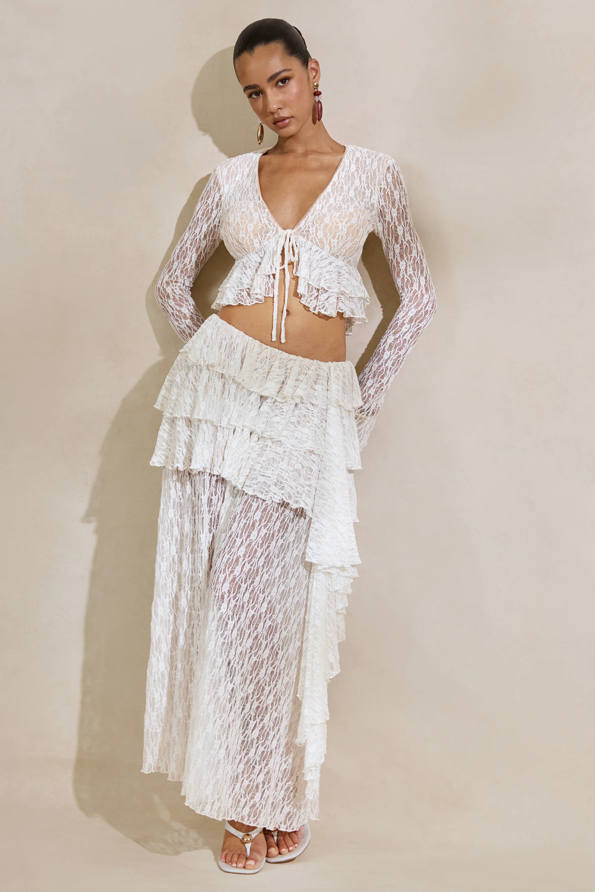 Astella | Witte Kanten Diepe V-Hals Top Met Ruchesrand - Image 10