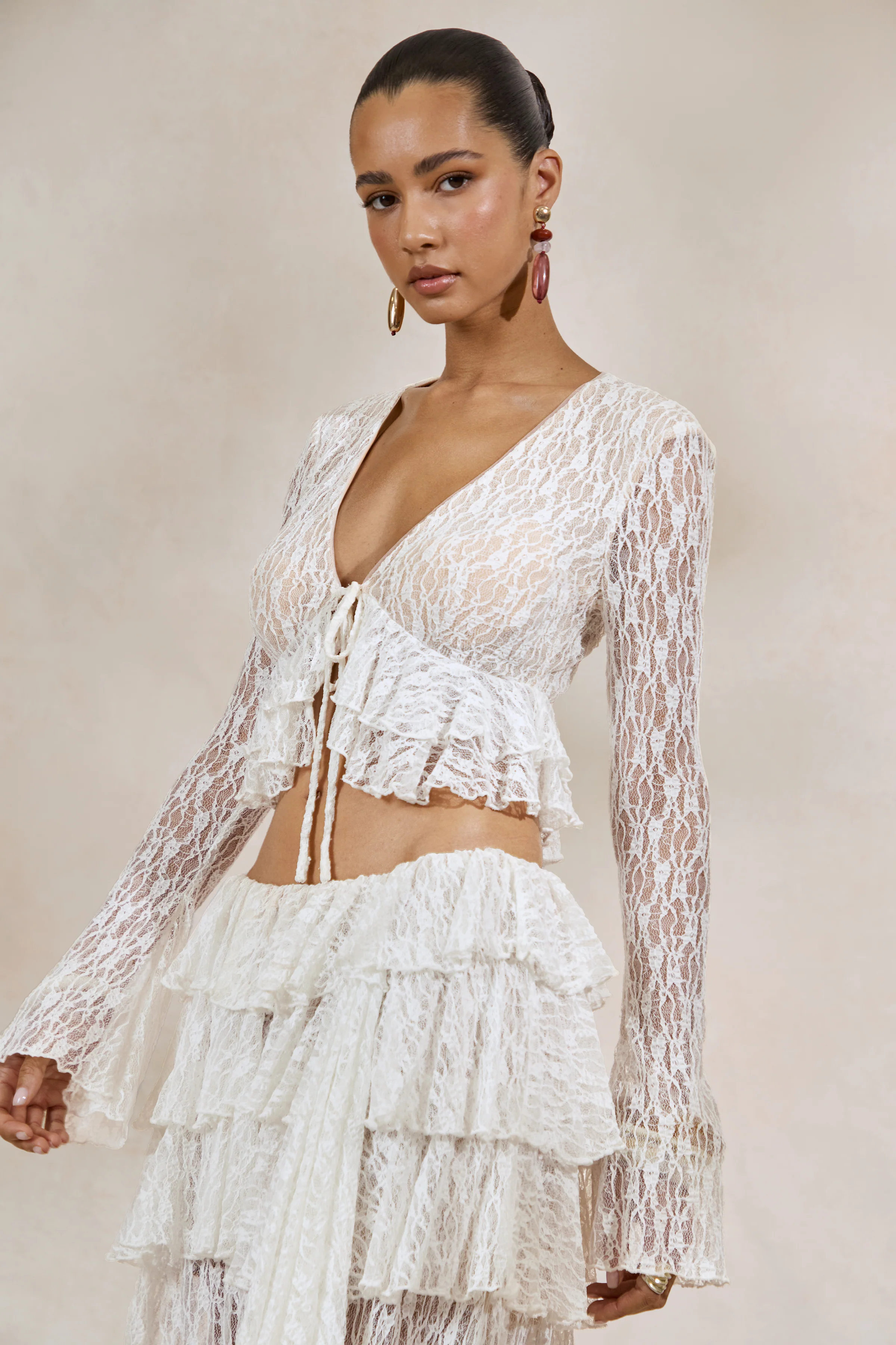 Astella | Witte Kanten Diepe V-Hals Top Met Ruchesrand - Image 6