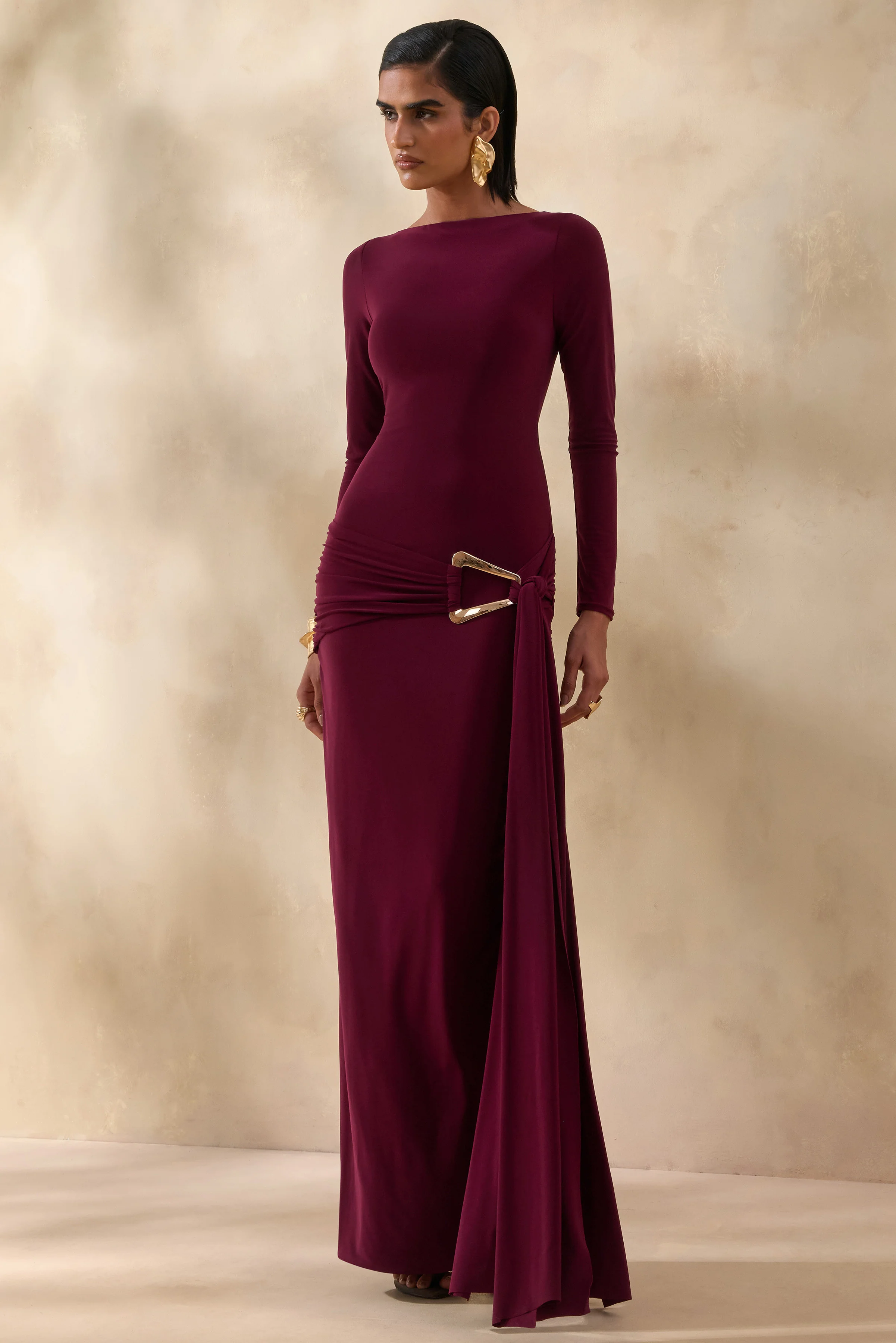 Astrielle | Bordeaux Ronde Hals Maxi Jurk Met Gouden Detail En Ceintuur