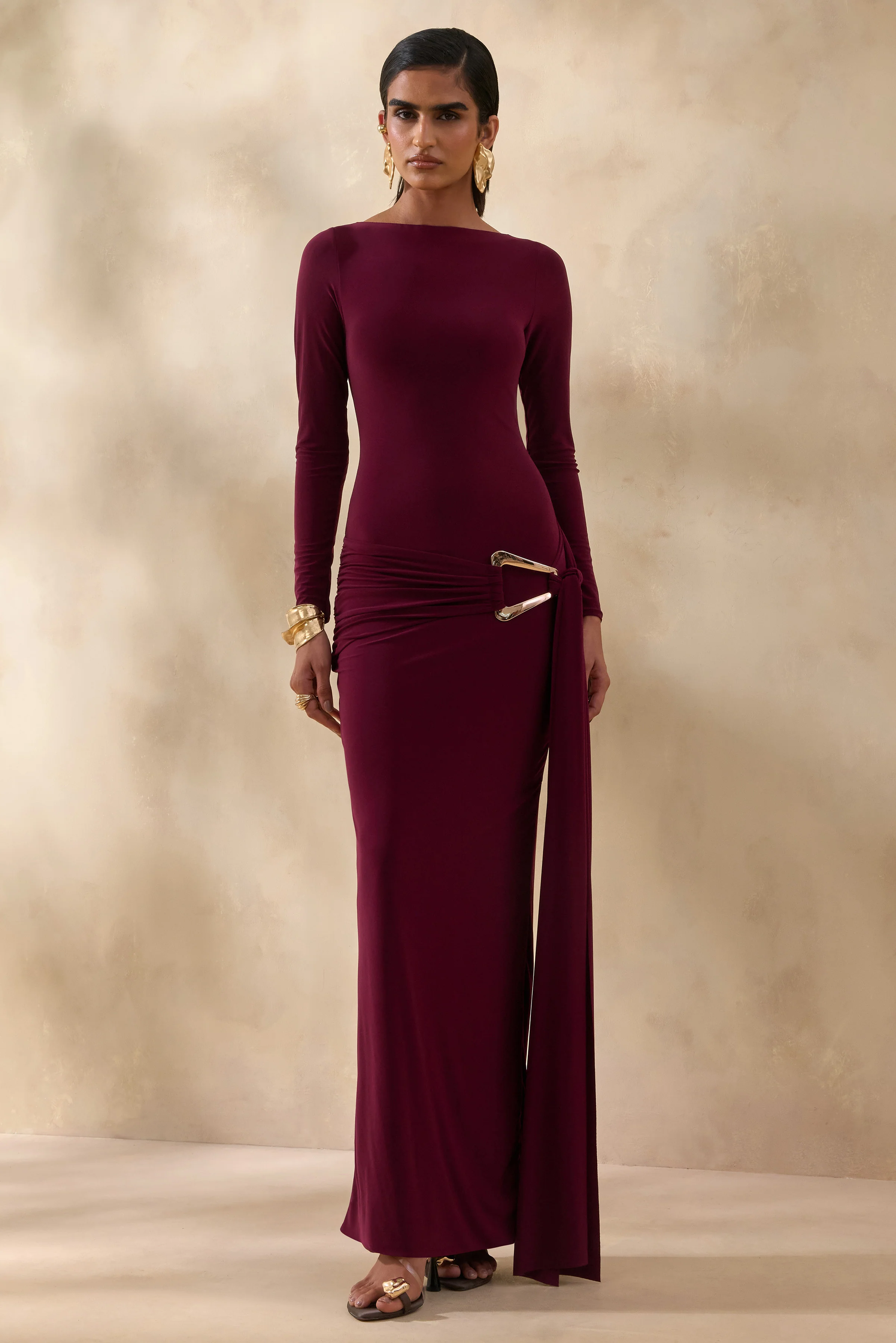 Astrielle | Bordeaux Ronde Hals Maxi Jurk Met Gouden Detail En Ceintuur - Image 6
