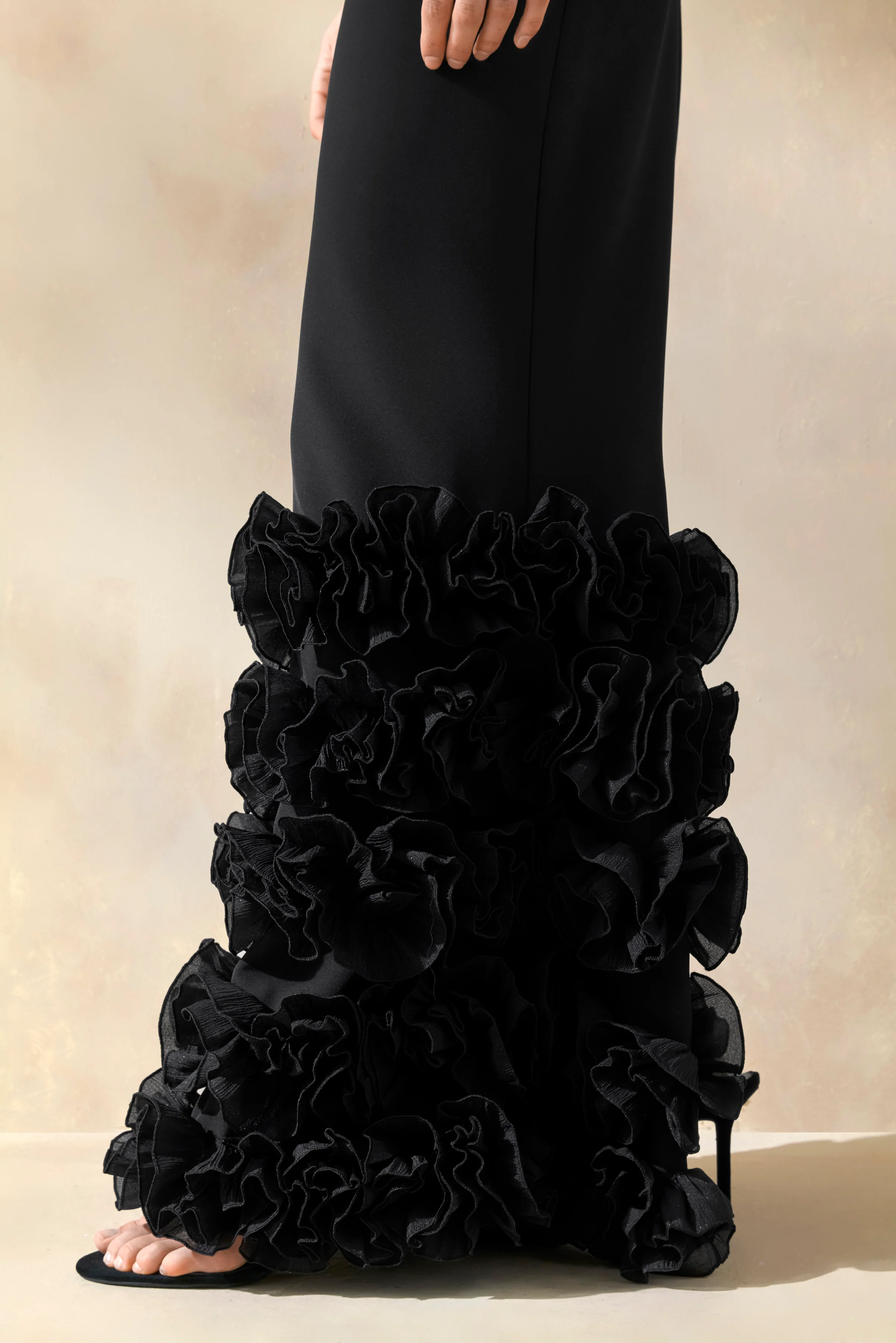 Aurose | Zwarte Vierkante Hals Maxi Jurk Met Ruches Fishtail Zoom - Image 2