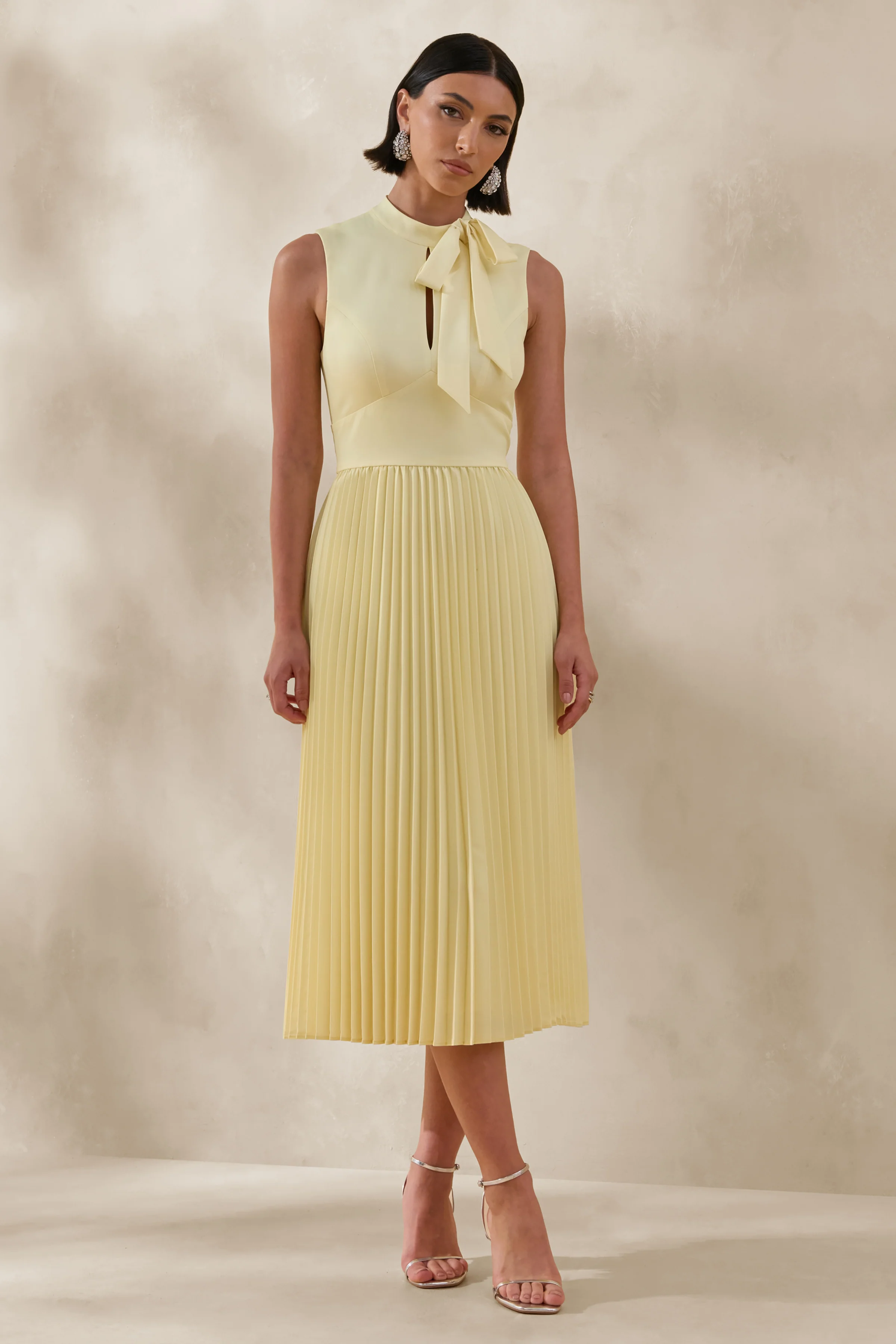 Avalon | Citroengele Midi Jurk Met Geplooide Rok En Strik Detail