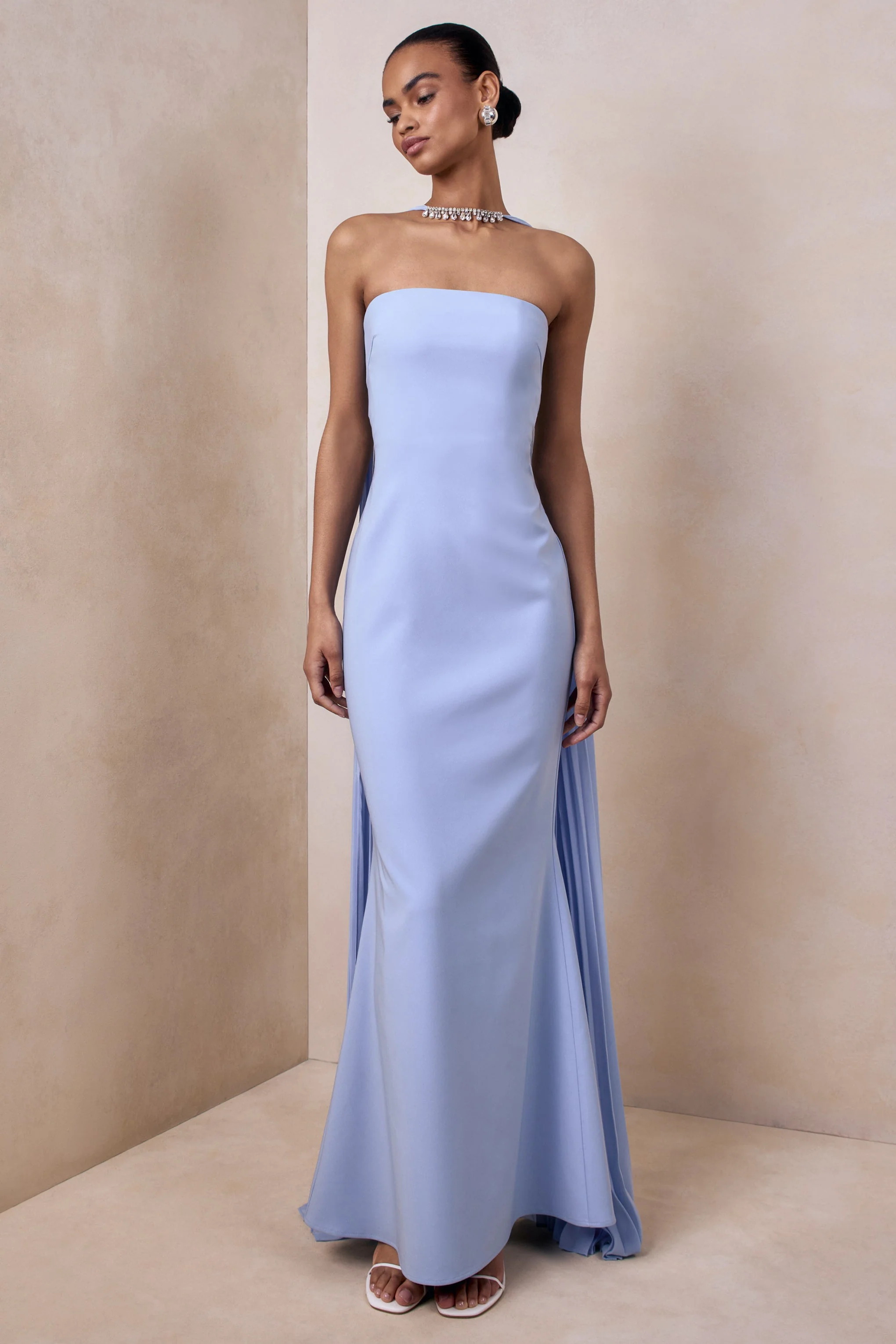 Avery | Poederblauwe Bandeau Maxi Jurk Met Versierde Sjaal - Image 3
