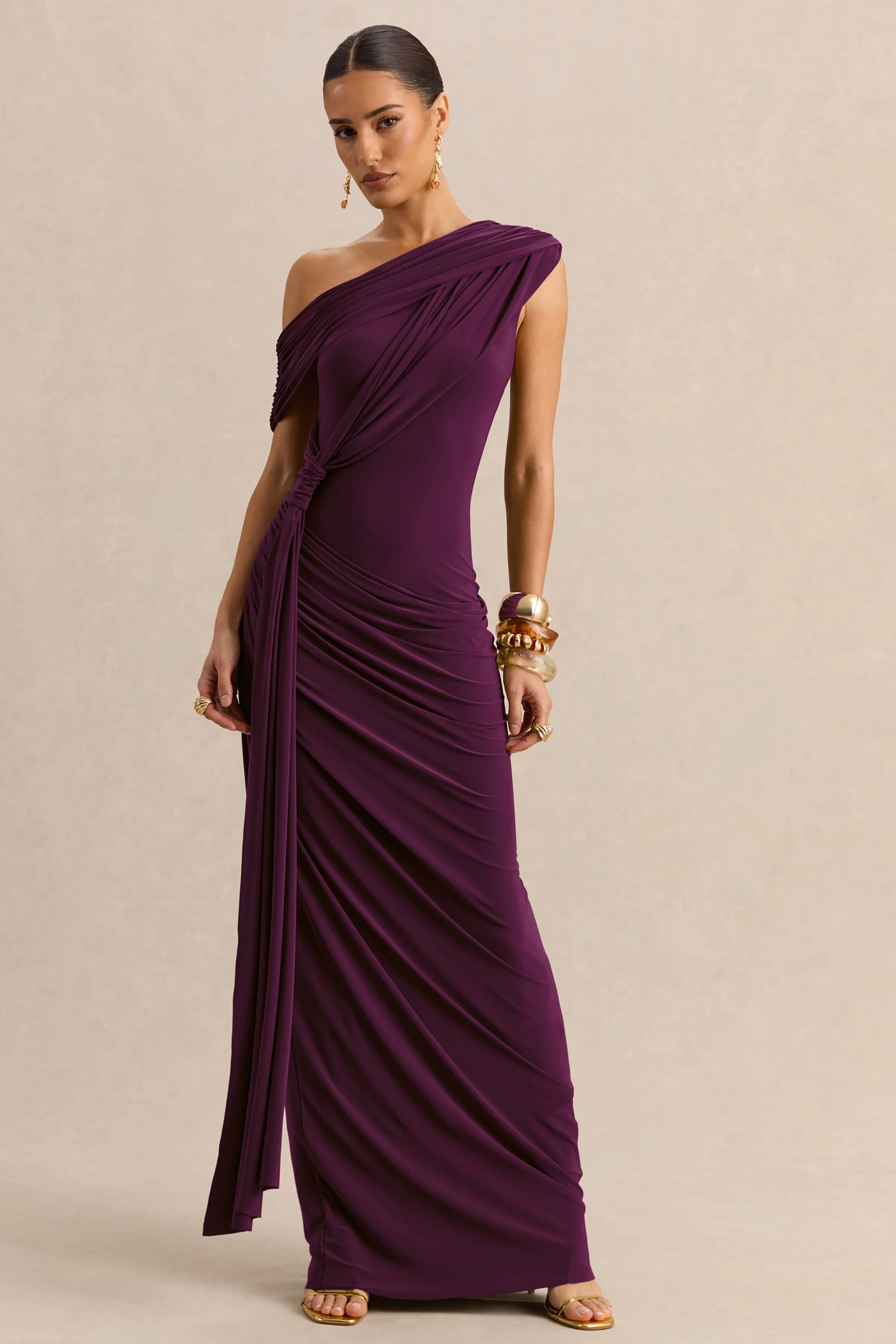 Avialee | Donker Pruim Rode Asymmetrische Hals Maxi Jurk Met Gerimpelde Details En Ceintuur - Image 4